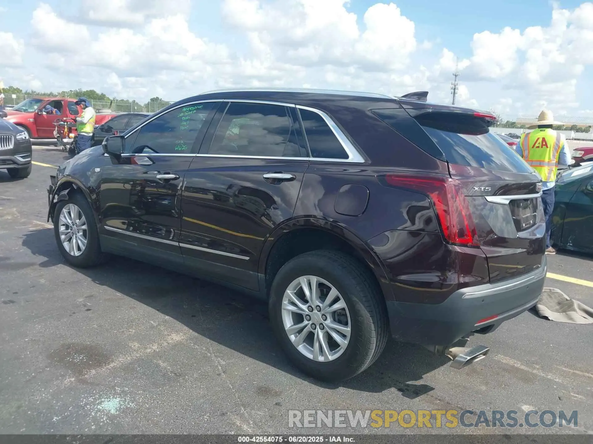 3 Photograph of a damaged car 1GYKNAR4XMZ118140 CADILLAC XT5 2021