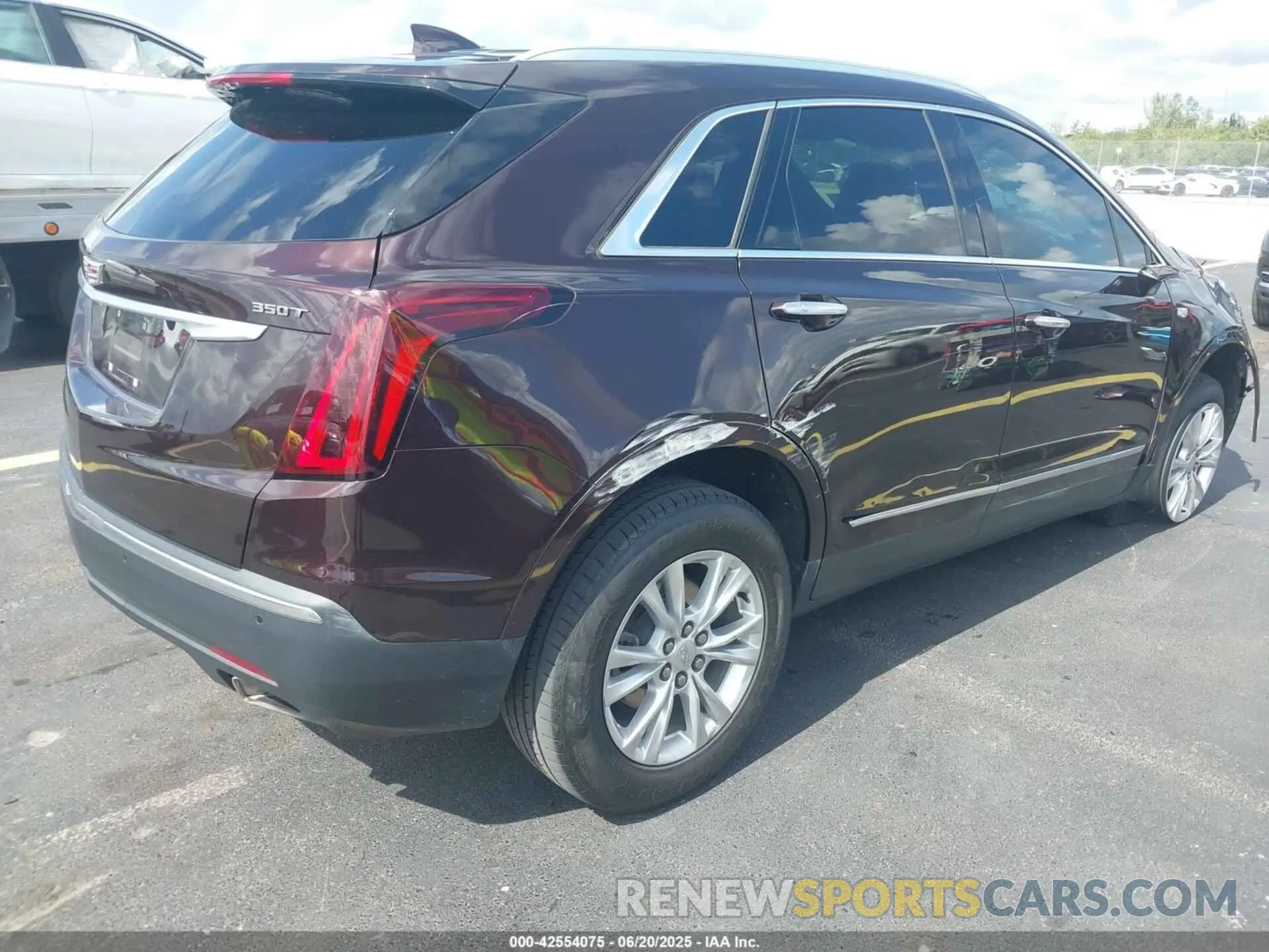 4 Photograph of a damaged car 1GYKNAR4XMZ118140 CADILLAC XT5 2021
