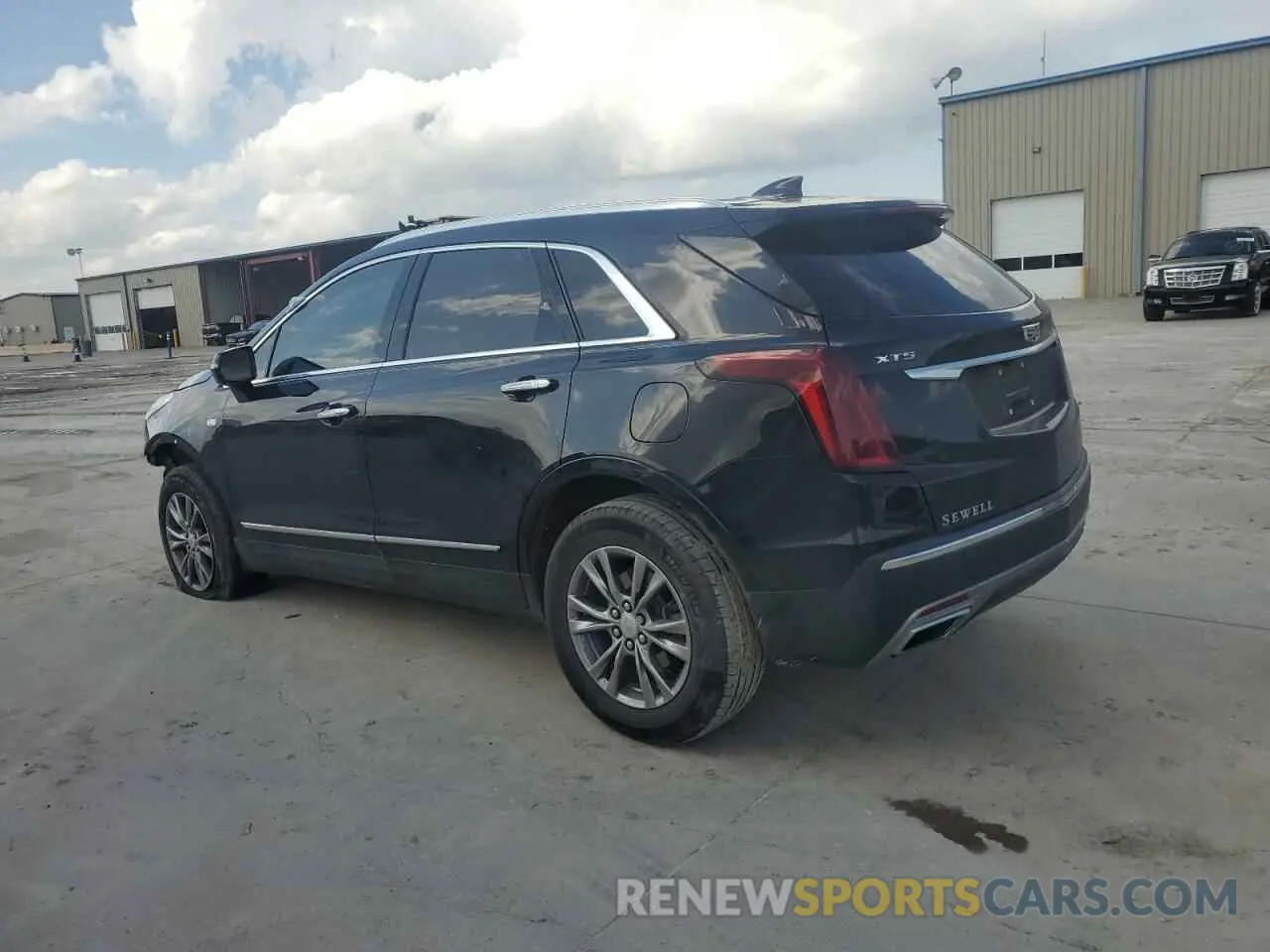 2 Фотография поврежденного автомобиля 1GYKNCR41MZ174477 CADILLAC XT5 2021