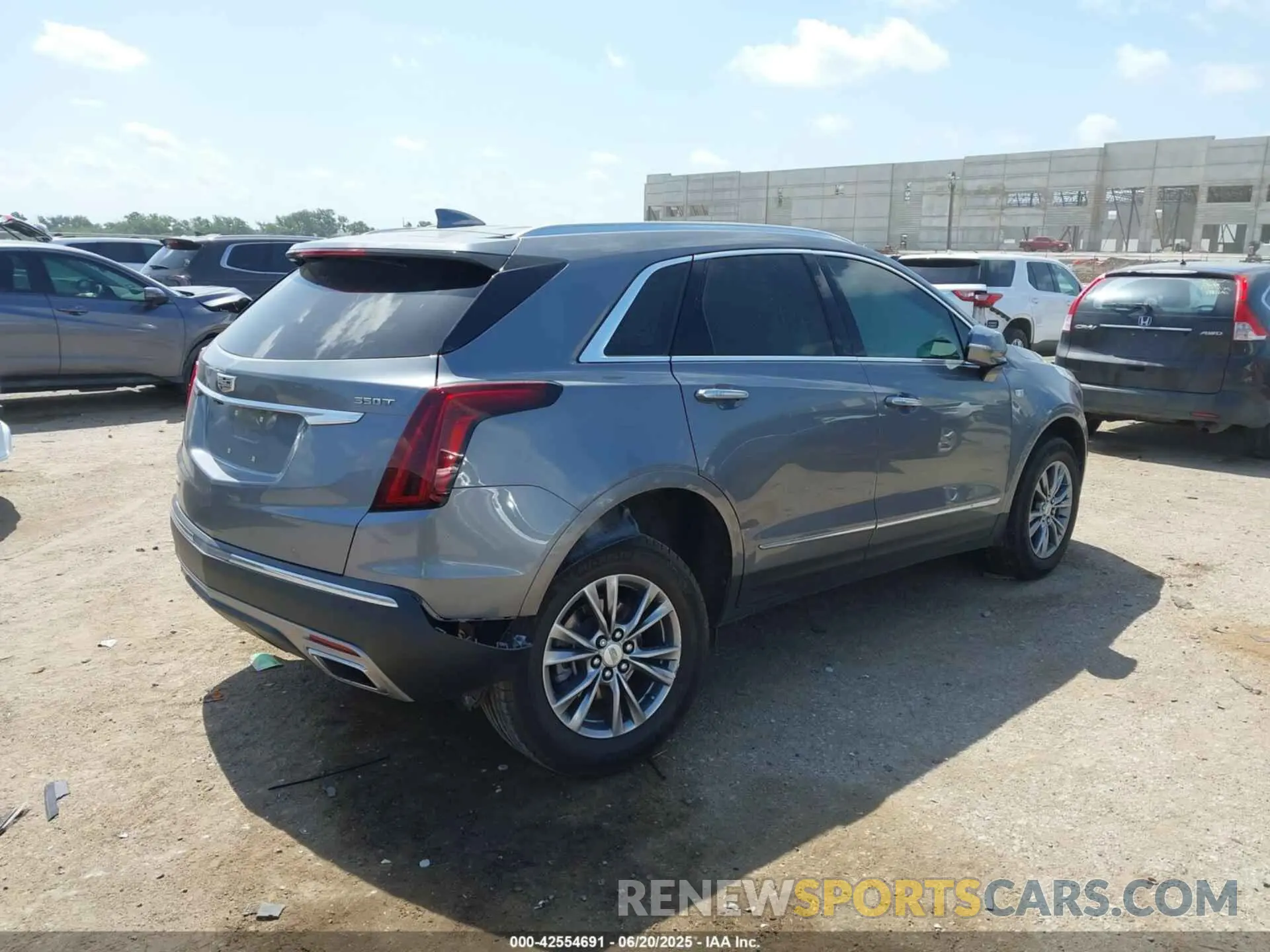 4 Фотография поврежденного автомобиля 1GYKNCR46MZ174474 CADILLAC XT5 2021