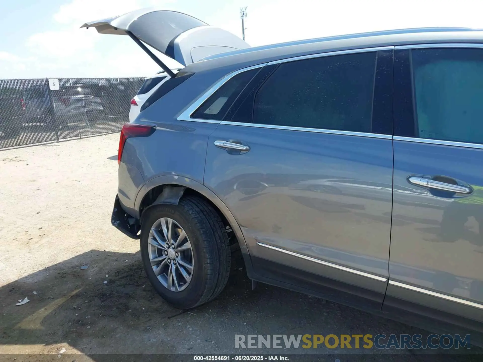 6 Фотография поврежденного автомобиля 1GYKNCR46MZ174474 CADILLAC XT5 2021