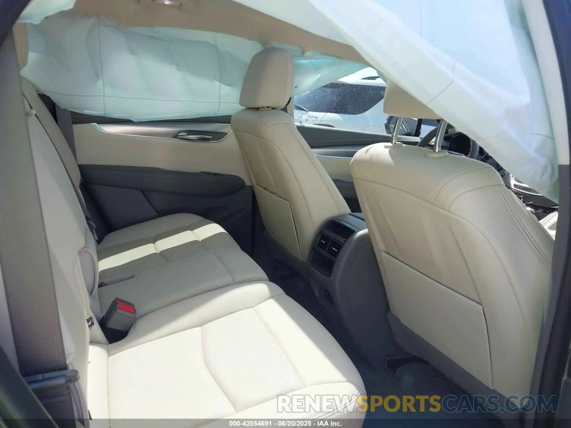 8 Фотография поврежденного автомобиля 1GYKNCR46MZ174474 CADILLAC XT5 2021