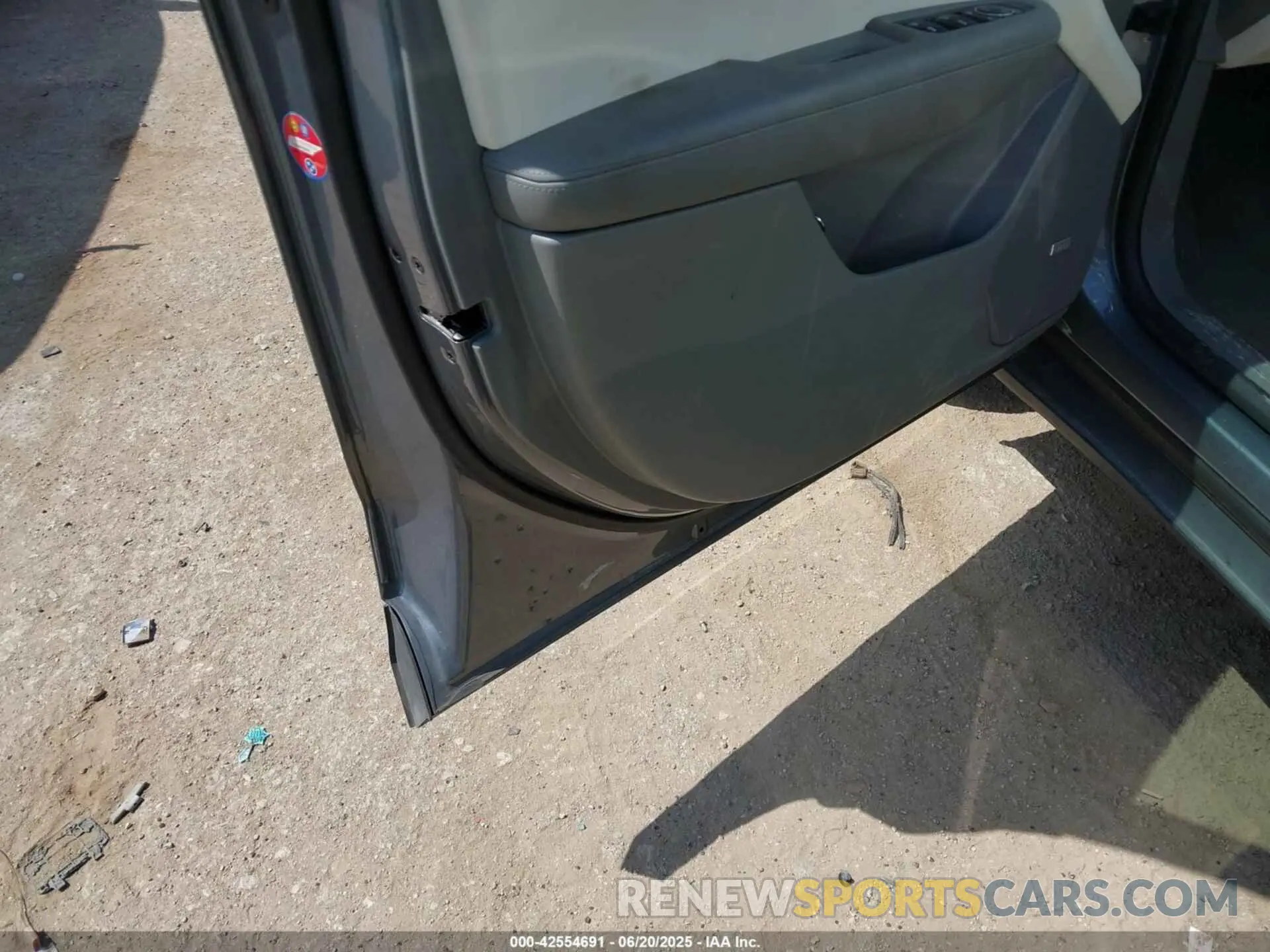 9 Фотография поврежденного автомобиля 1GYKNCR46MZ174474 CADILLAC XT5 2021