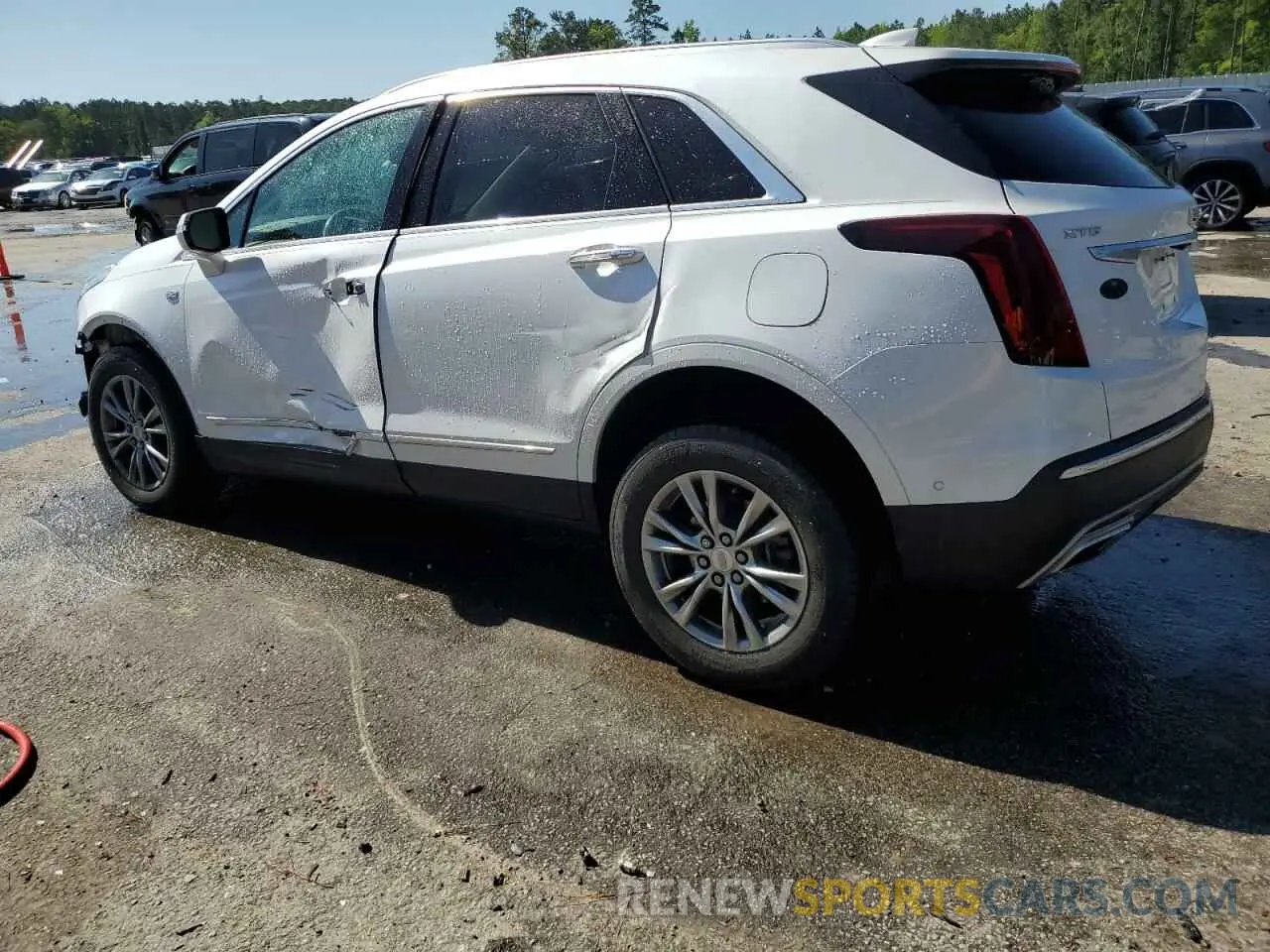 2 Photograph of a damaged car 1GYKNCRS2MZ209820 CADILLAC XT5 2021
