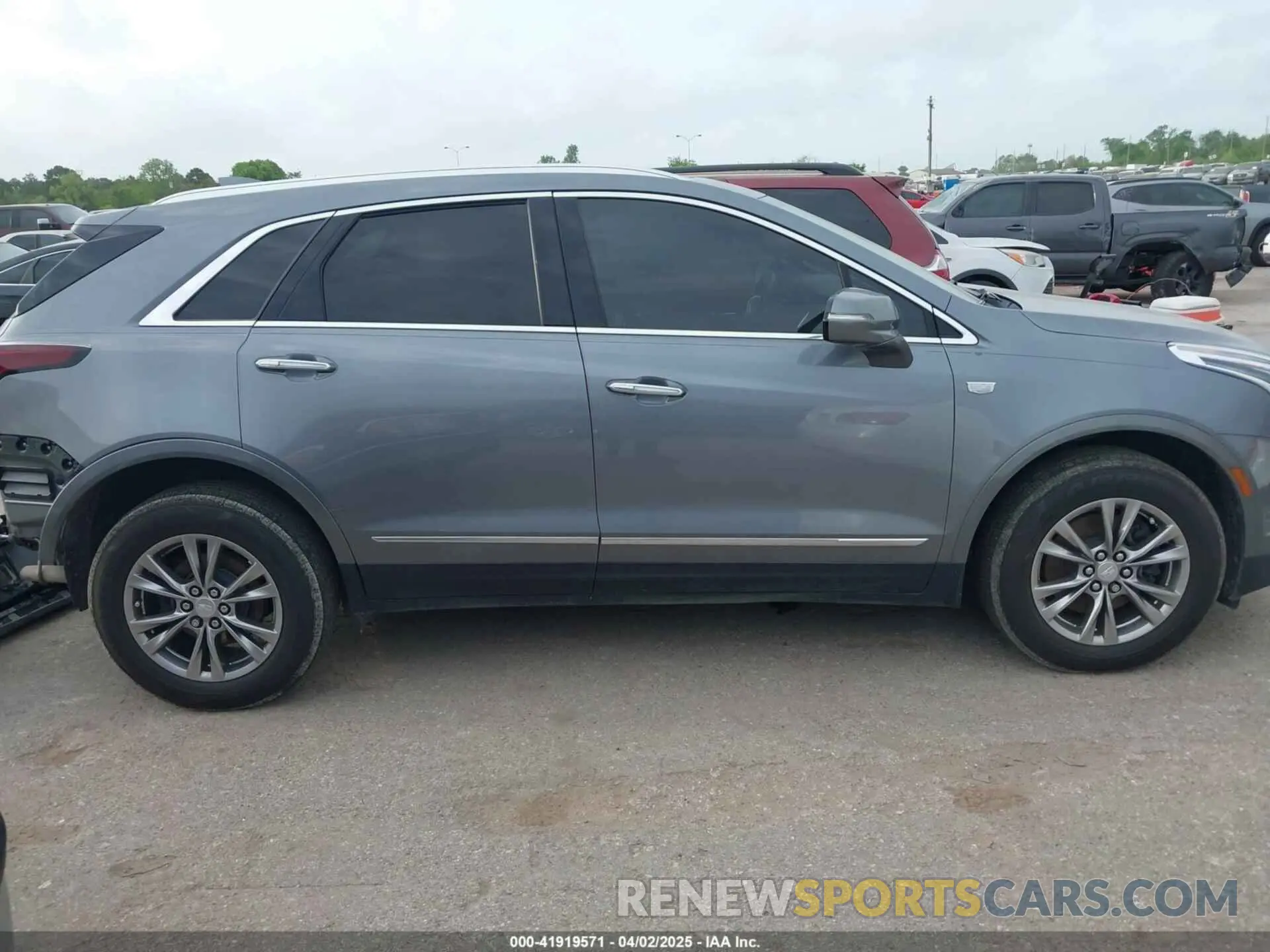 14 Photograph of a damaged car 1GYKNCRS5MZ128908 CADILLAC XT5 2021