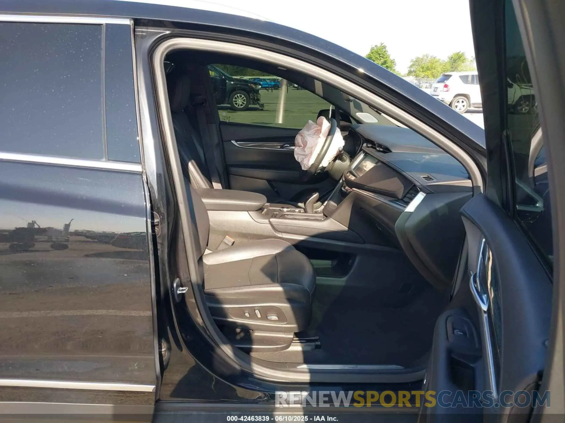 5 Photograph of a damaged car 1GYKNDRS3MZ104502 CADILLAC XT5 2021