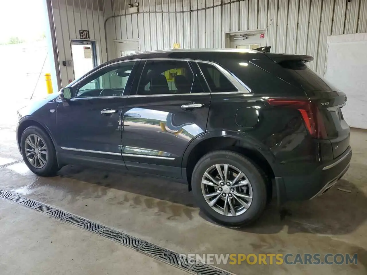 2 Photograph of a damaged car 1GYKNDRS6MZ137347 CADILLAC XT5 2021