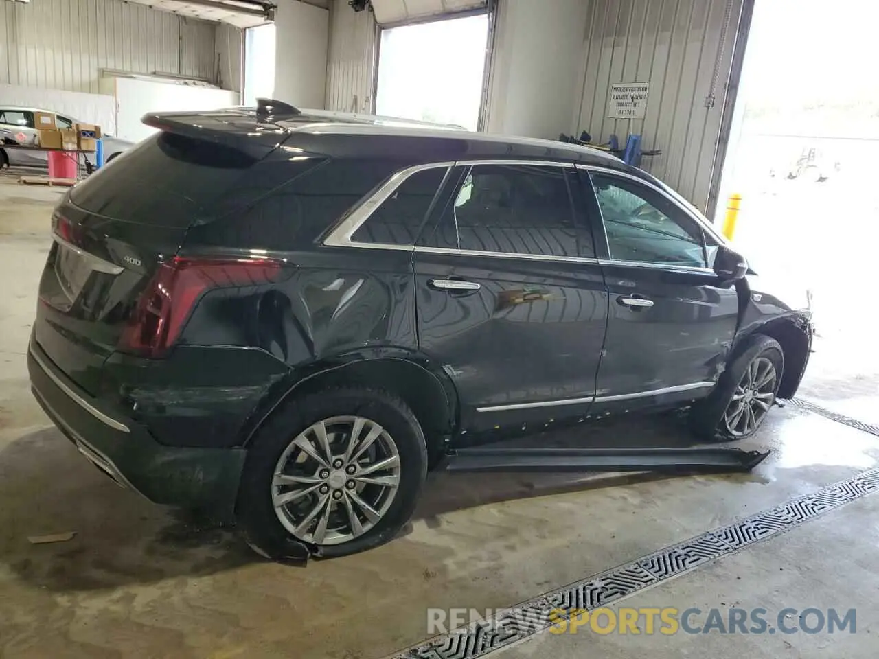 3 Photograph of a damaged car 1GYKNDRS6MZ137347 CADILLAC XT5 2021