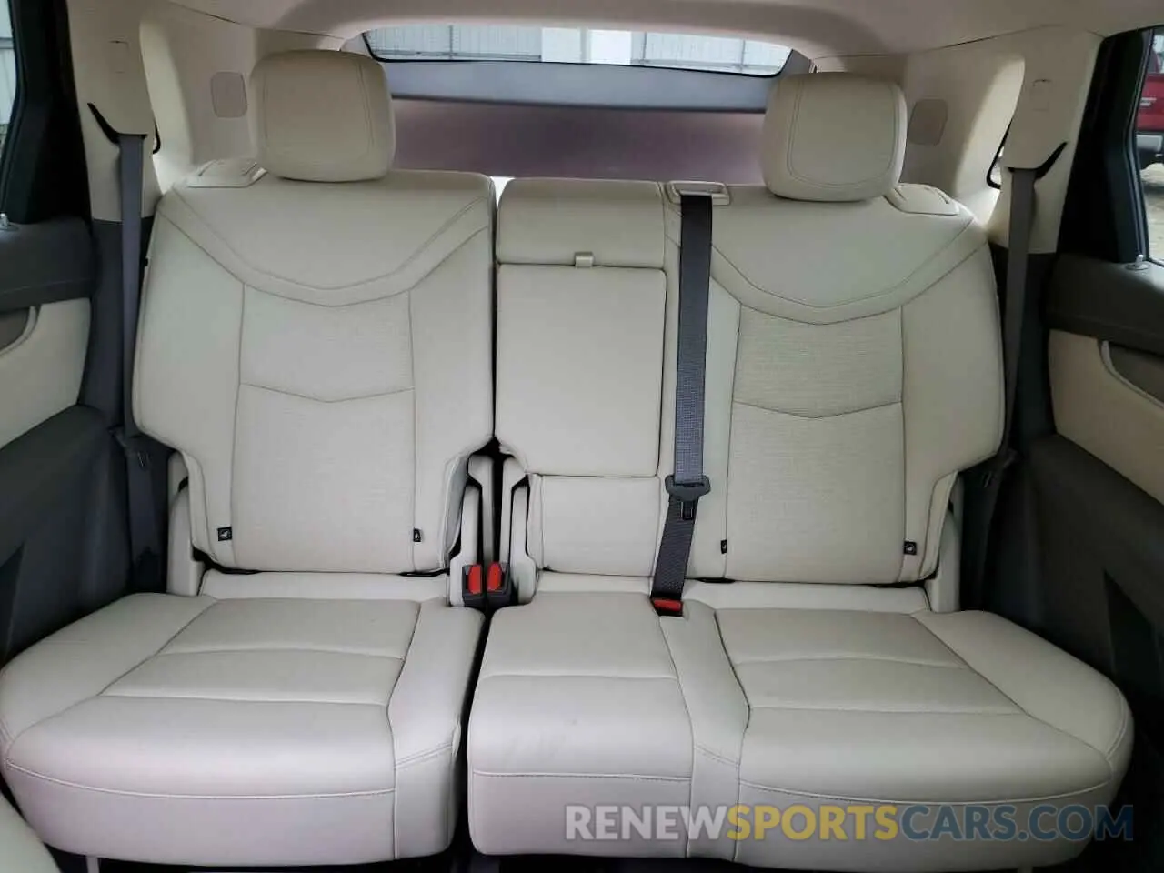 10 Photograph of a damaged car 1GYKNCR40NZ127684 CADILLAC XT5 2022