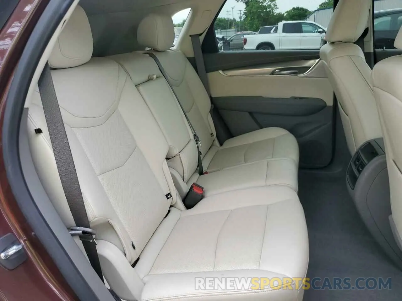 11 Photograph of a damaged car 1GYKNCR40NZ127684 CADILLAC XT5 2022