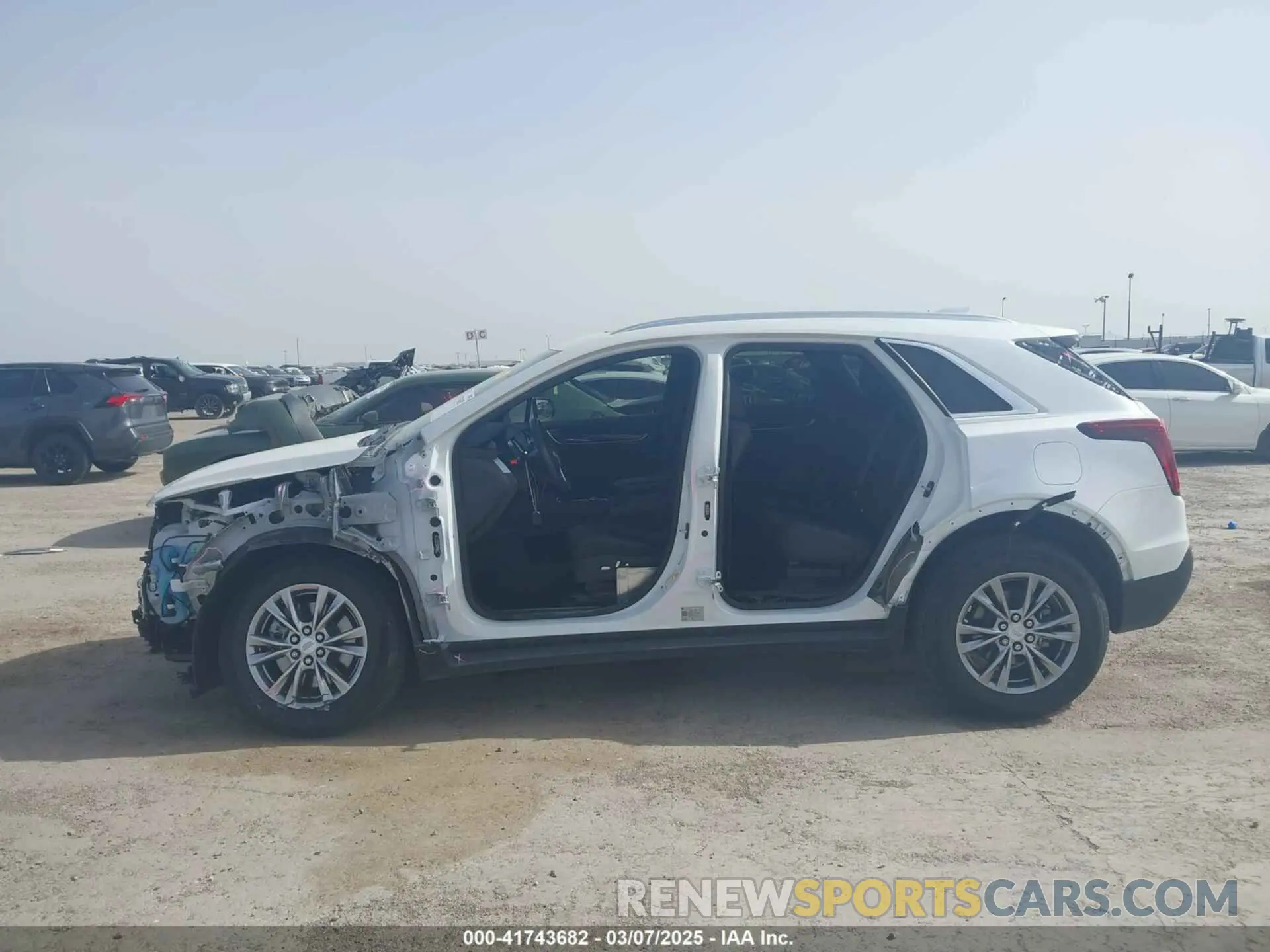 15 Photograph of a damaged car 1GYKNCR44NZ168240 CADILLAC XT5 2022