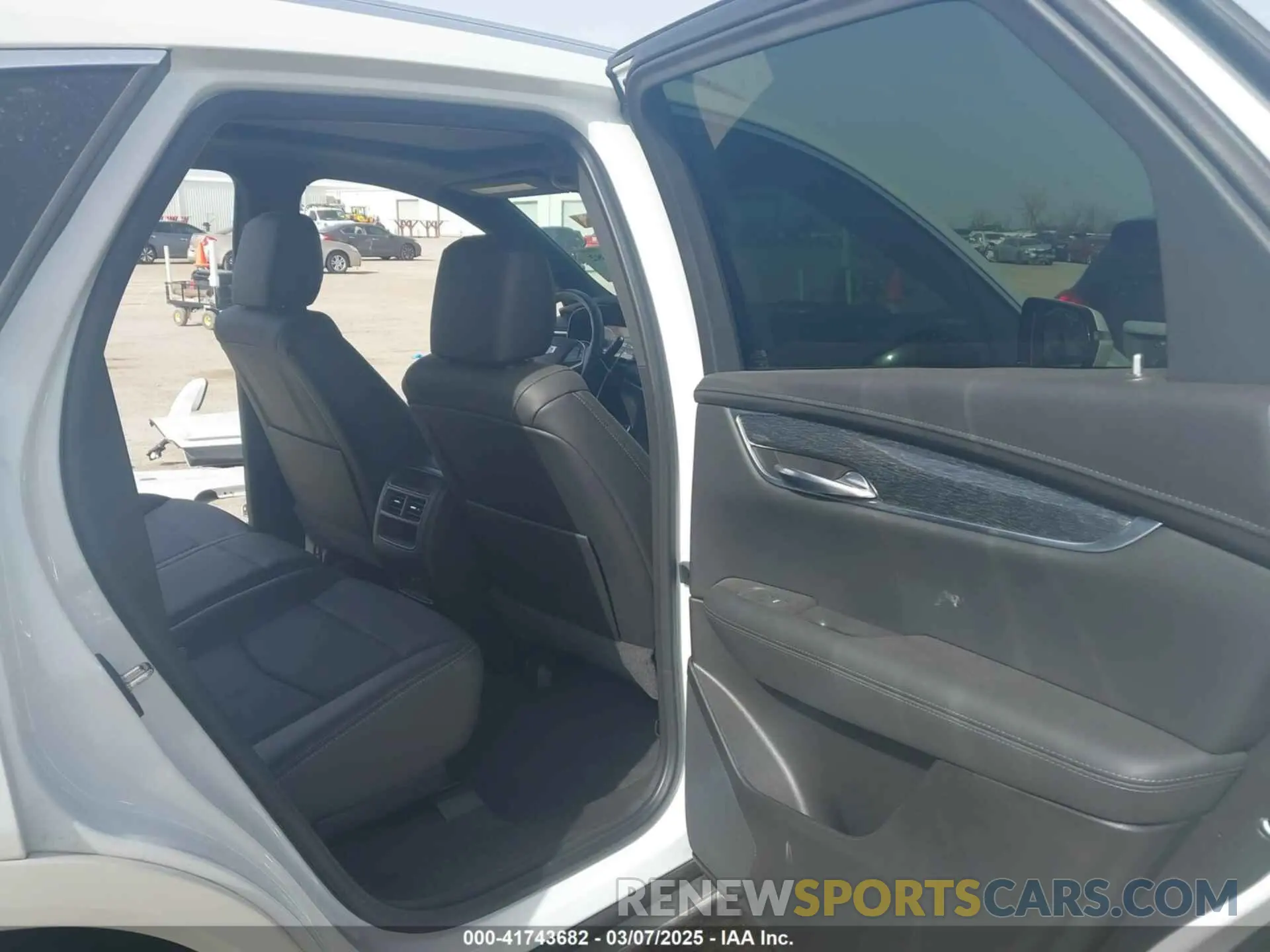 8 Photograph of a damaged car 1GYKNCR44NZ168240 CADILLAC XT5 2022