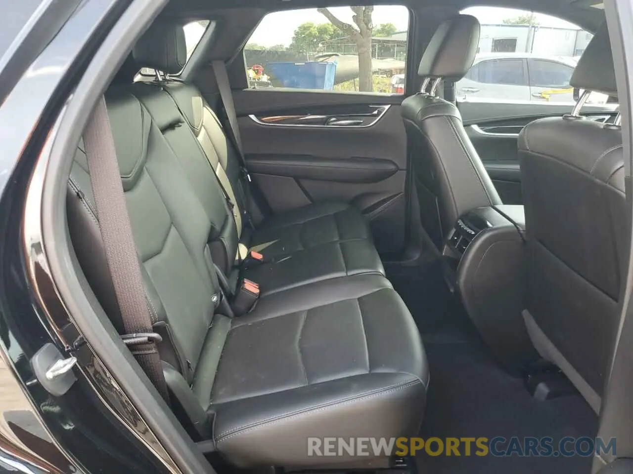 11 Photograph of a damaged car 1GYKNCRS7NZ101131 CADILLAC XT5 2022