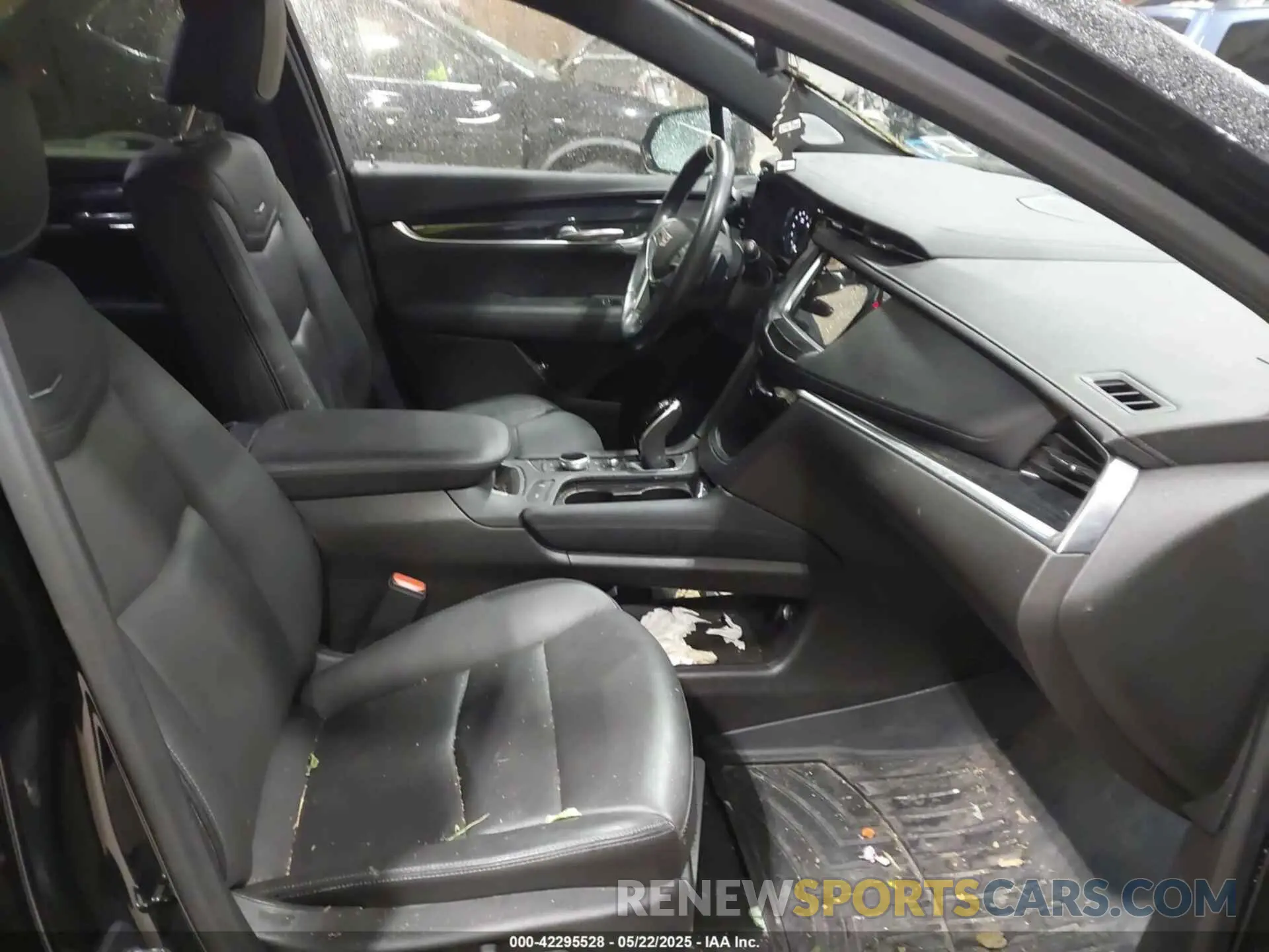 5 Photograph of a damaged car 1GYKNDRS8NZ163725 CADILLAC XT5 2022