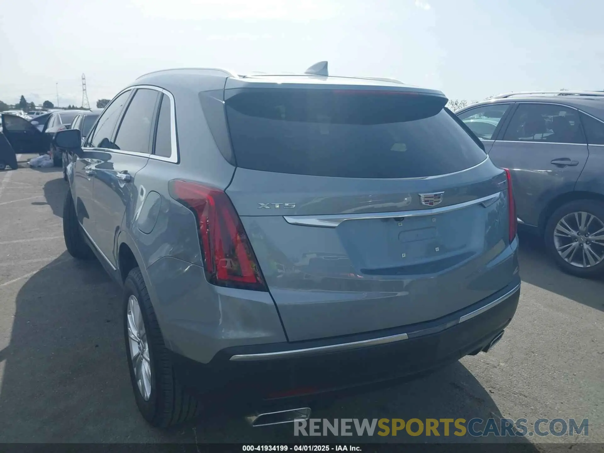 3 Фотография поврежденного автомобиля 1GYKNAR49PZ137556 CADILLAC XT5 2023