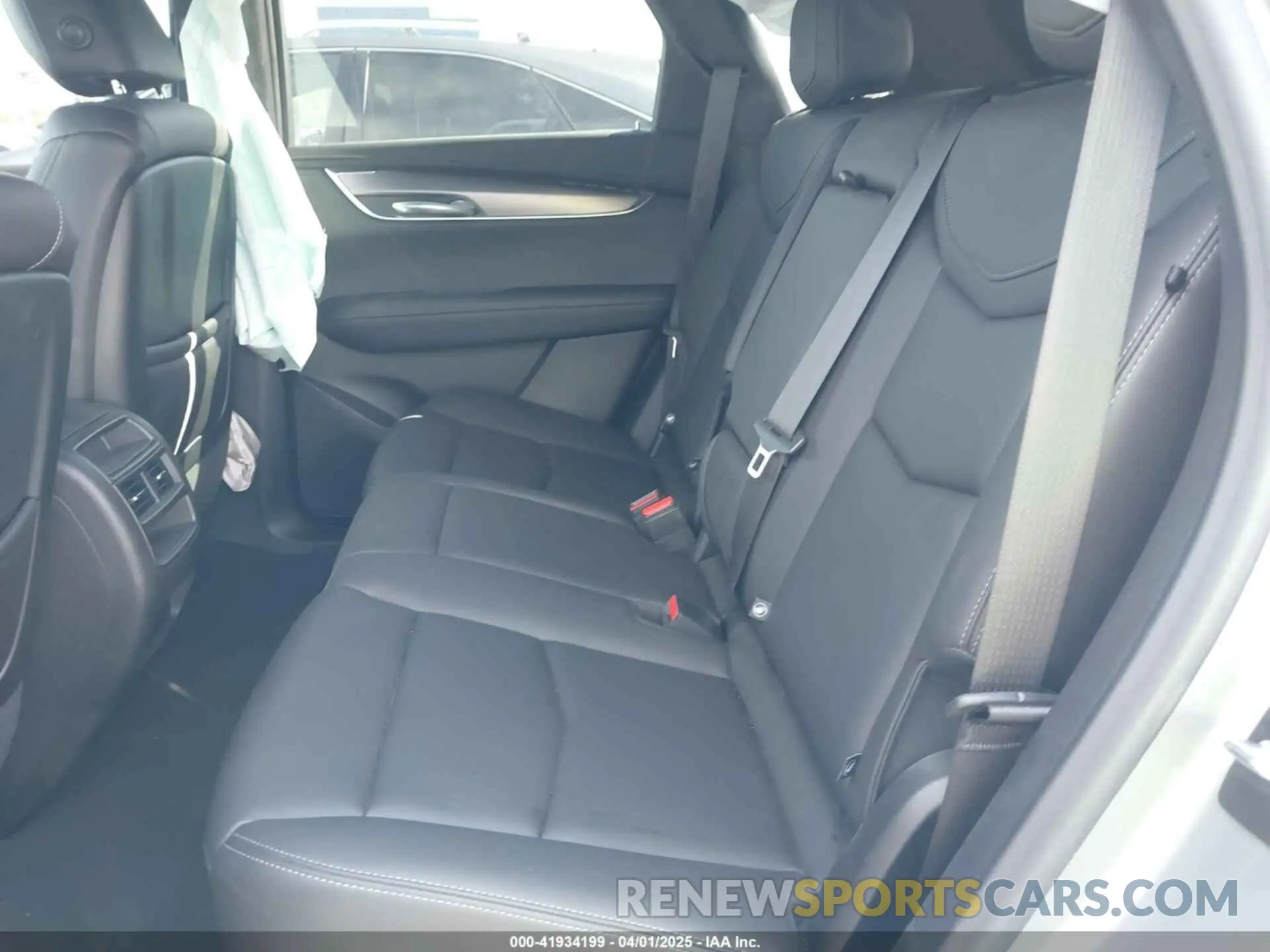 8 Фотография поврежденного автомобиля 1GYKNAR49PZ137556 CADILLAC XT5 2023