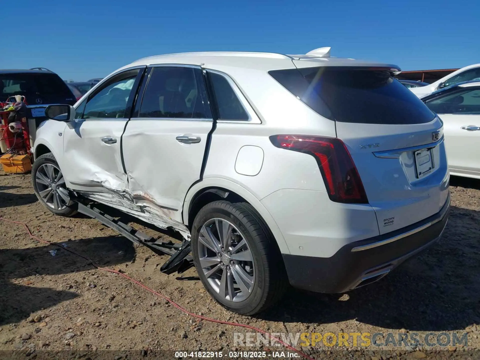 3 Фотография поврежденного автомобиля 1GYKNCR46PZ110617 CADILLAC XT5 2023