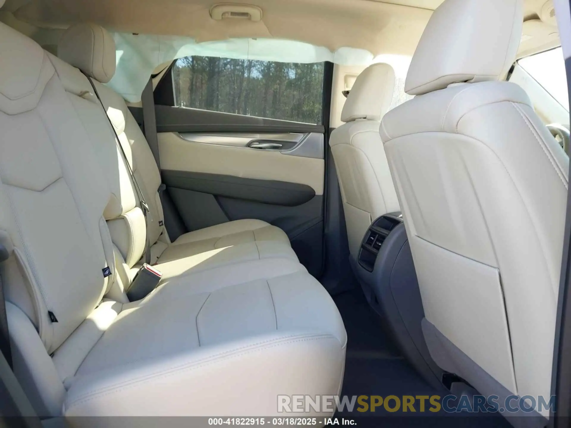 8 Фотография поврежденного автомобиля 1GYKNCR46PZ110617 CADILLAC XT5 2023