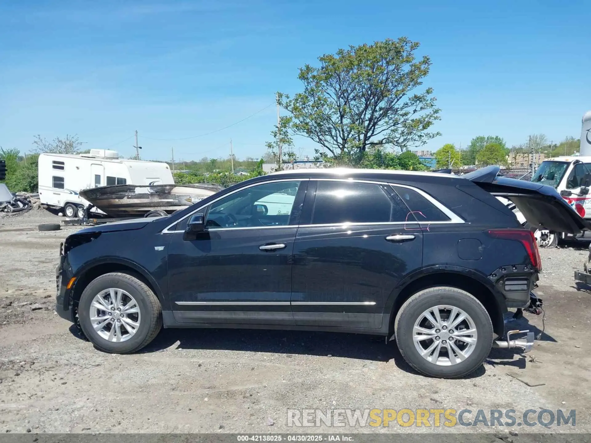 15 Photograph of a damaged car 1GYKNAR43RZ725293 CADILLAC XT5 2024