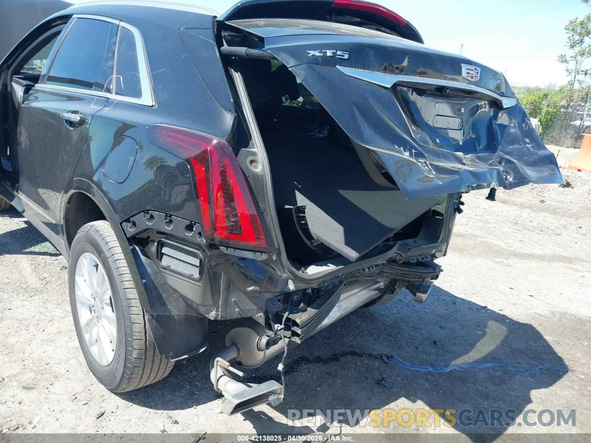 21 Photograph of a damaged car 1GYKNAR43RZ725293 CADILLAC XT5 2024