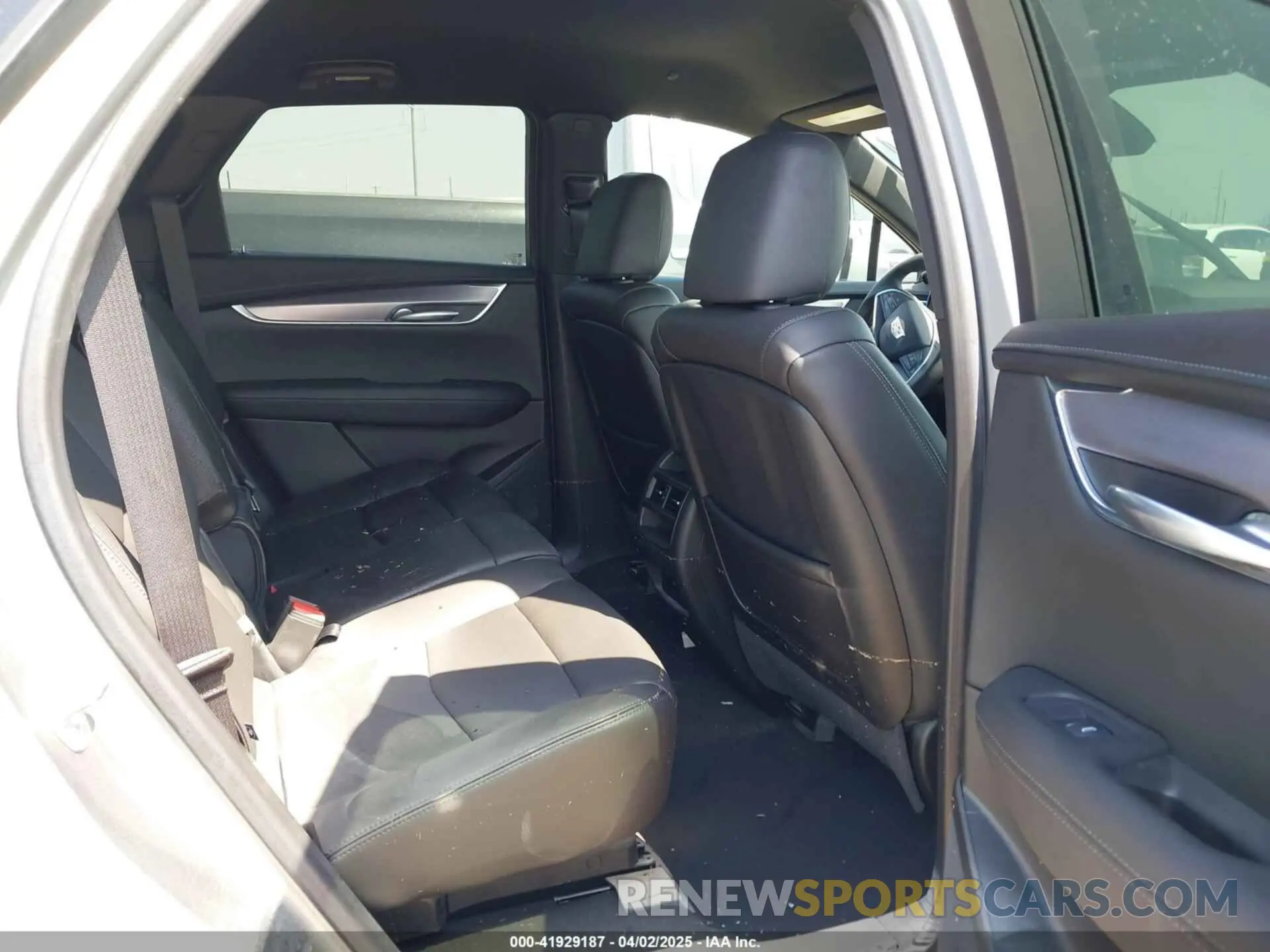 8 Фотография поврежденного автомобиля 1GYKNAR47RZ745529 CADILLAC XT5 2024