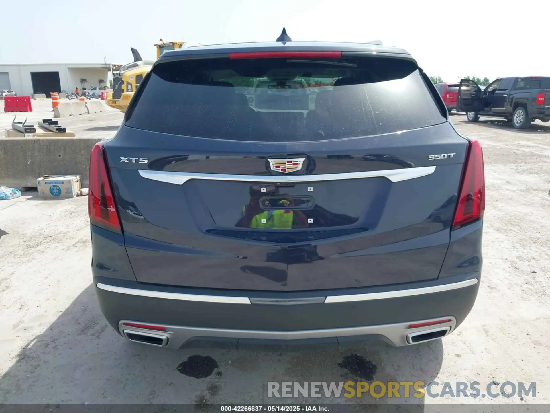 17 Photograph of a damaged car 1GYKNCR41RZ738779 CADILLAC XT5 2024