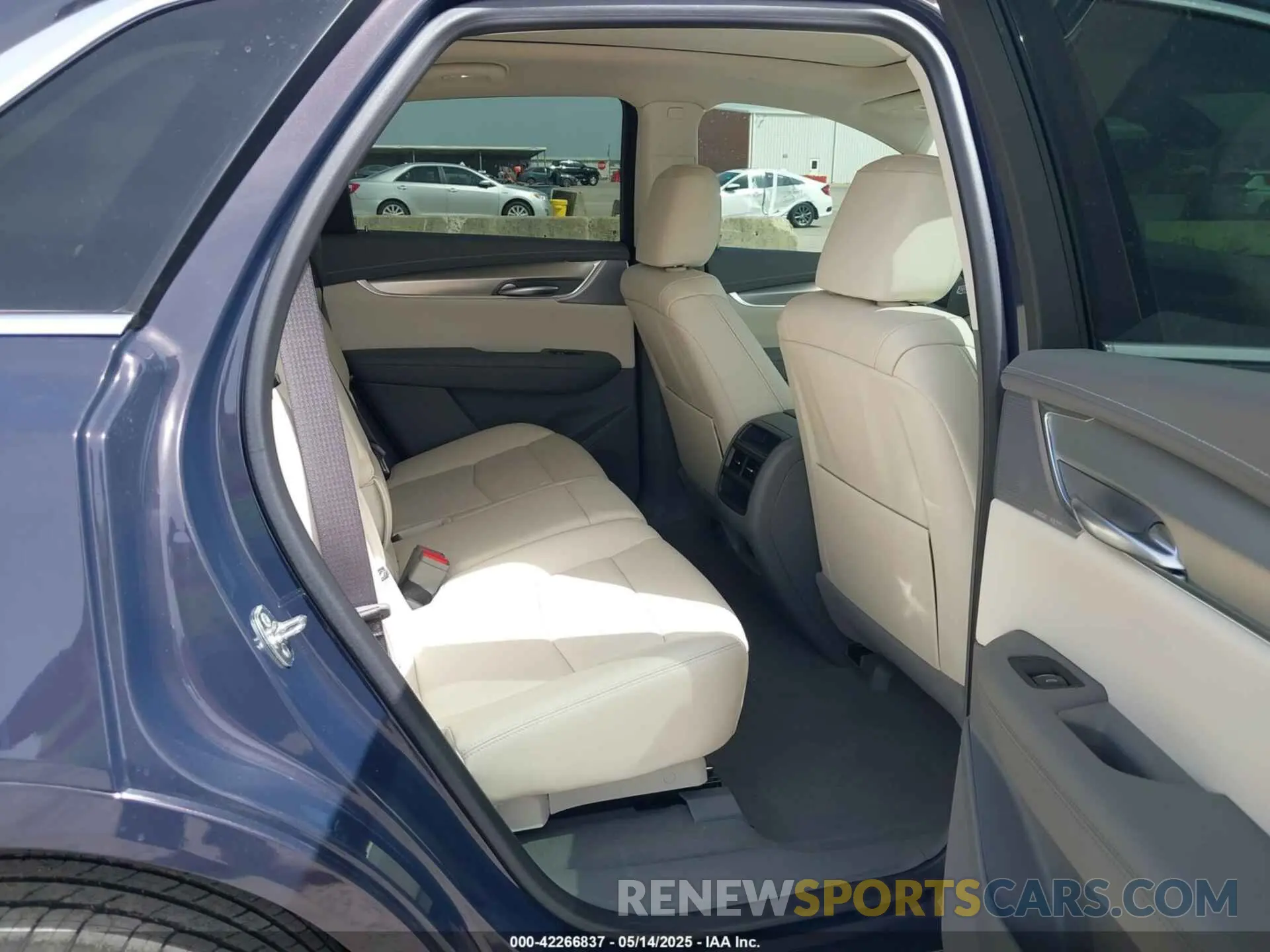 8 Photograph of a damaged car 1GYKNCR41RZ738779 CADILLAC XT5 2024