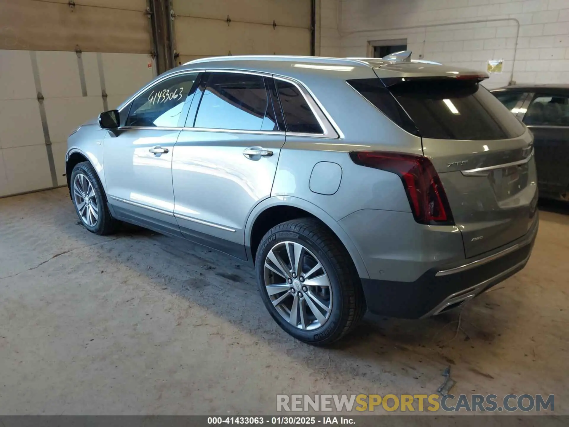 3 Photograph of a damaged car 1GYKNDR43RZ757968 CADILLAC XT5 2024