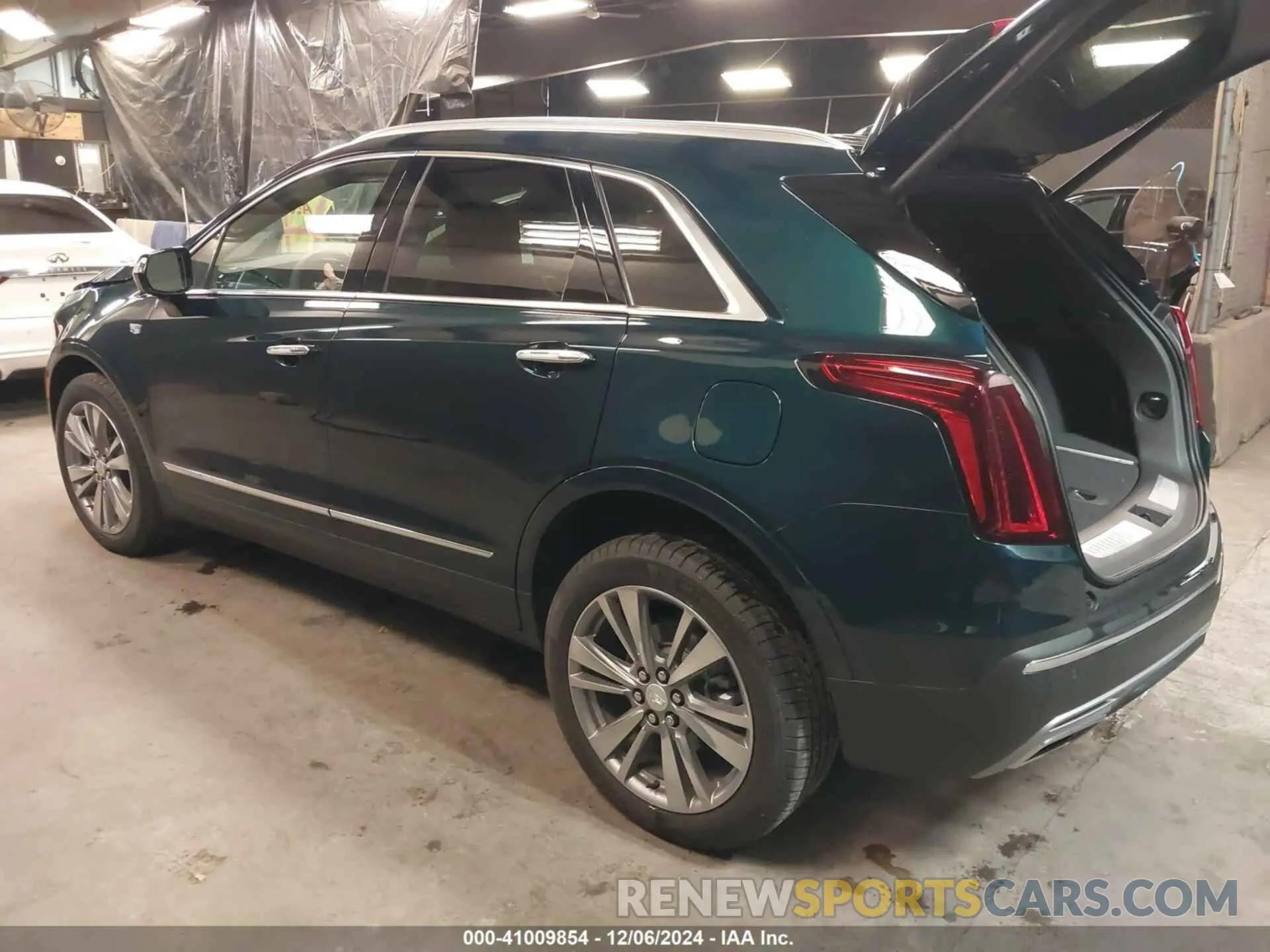 3 Photograph of a damaged car 1GYKNDRS0RZ736221 CADILLAC XT5 2024