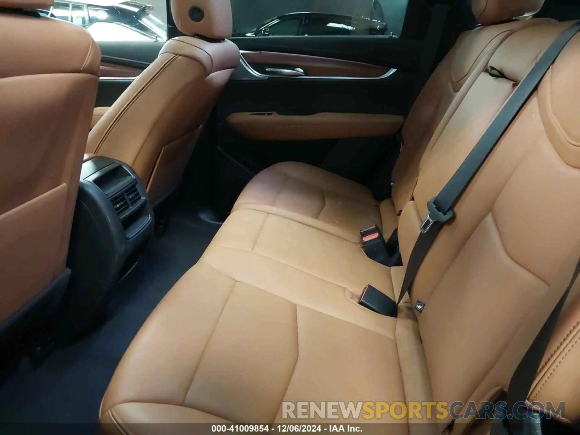 8 Photograph of a damaged car 1GYKNDRS0RZ736221 CADILLAC XT5 2024