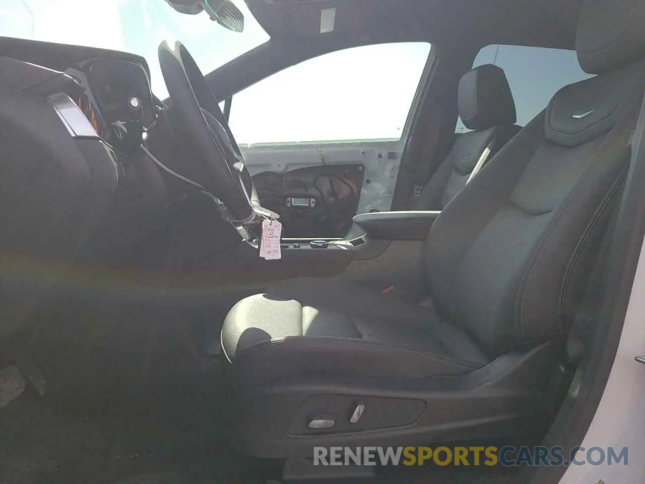 7 Photograph of a damaged car 1GYKNAR48SZ109529 CADILLAC XT5 2025