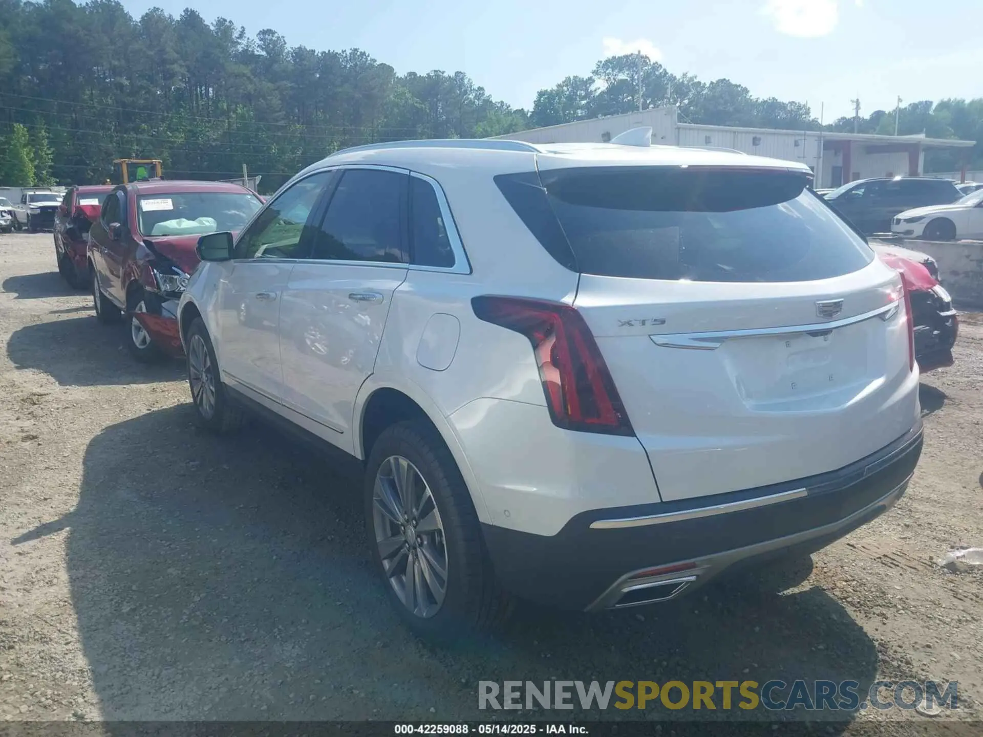 3 Photograph of a damaged car 1GYKNCRS0SZ132653 CADILLAC XT5 2025