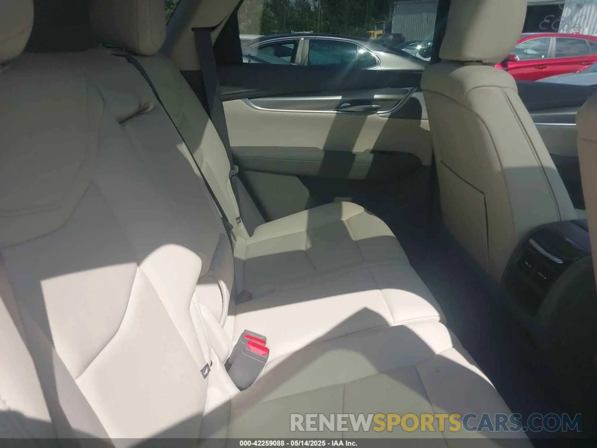 8 Photograph of a damaged car 1GYKNCRS0SZ132653 CADILLAC XT5 2025