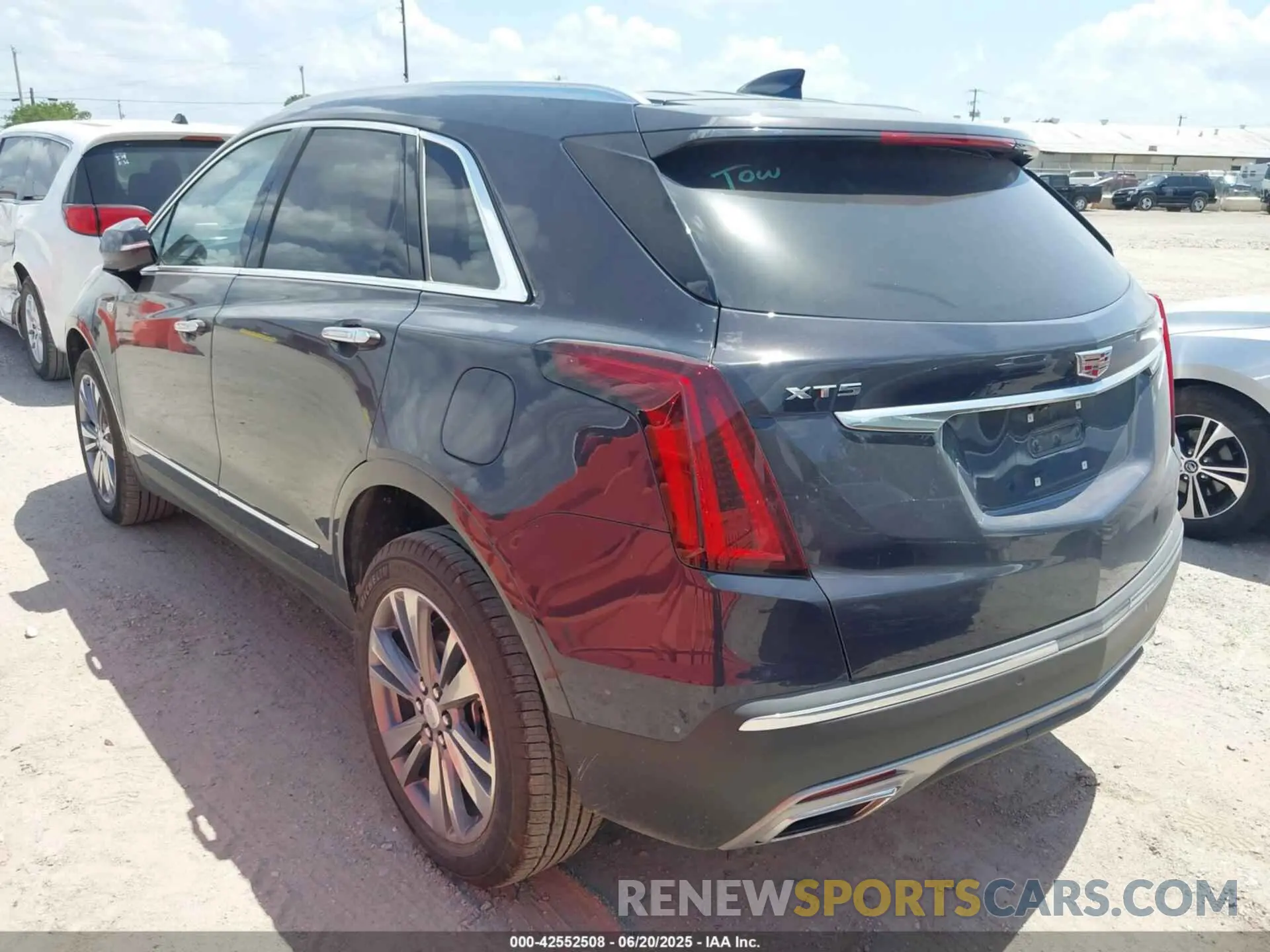 3 Фотография поврежденного автомобиля 1GYKNCRS2SZ119757 CADILLAC XT5 2025