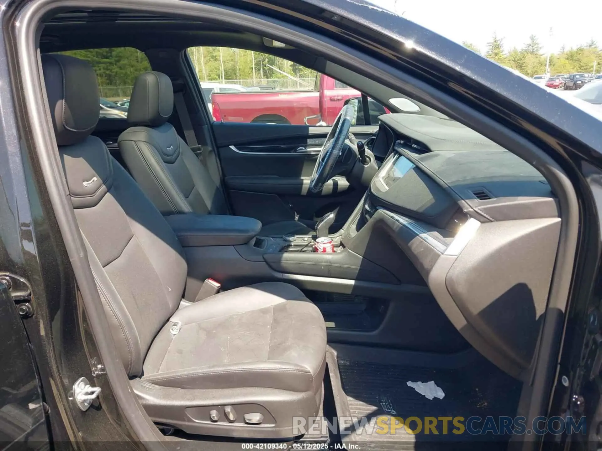 5 Photograph of a damaged car 1GYKNDR46SZ102077 CADILLAC XT5 2025