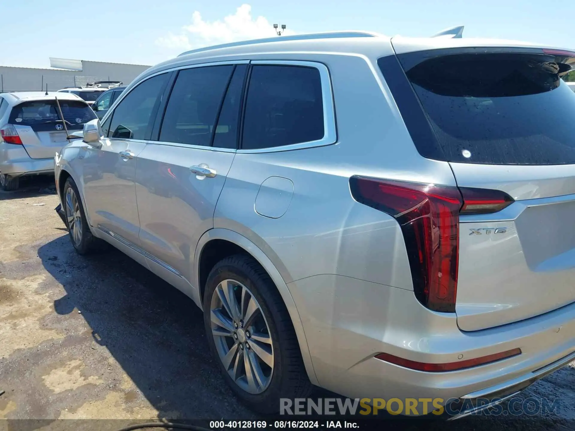 14 Photograph of a damaged car 1GYKPCRS1LZ188645 CADILLAC XT6 2020