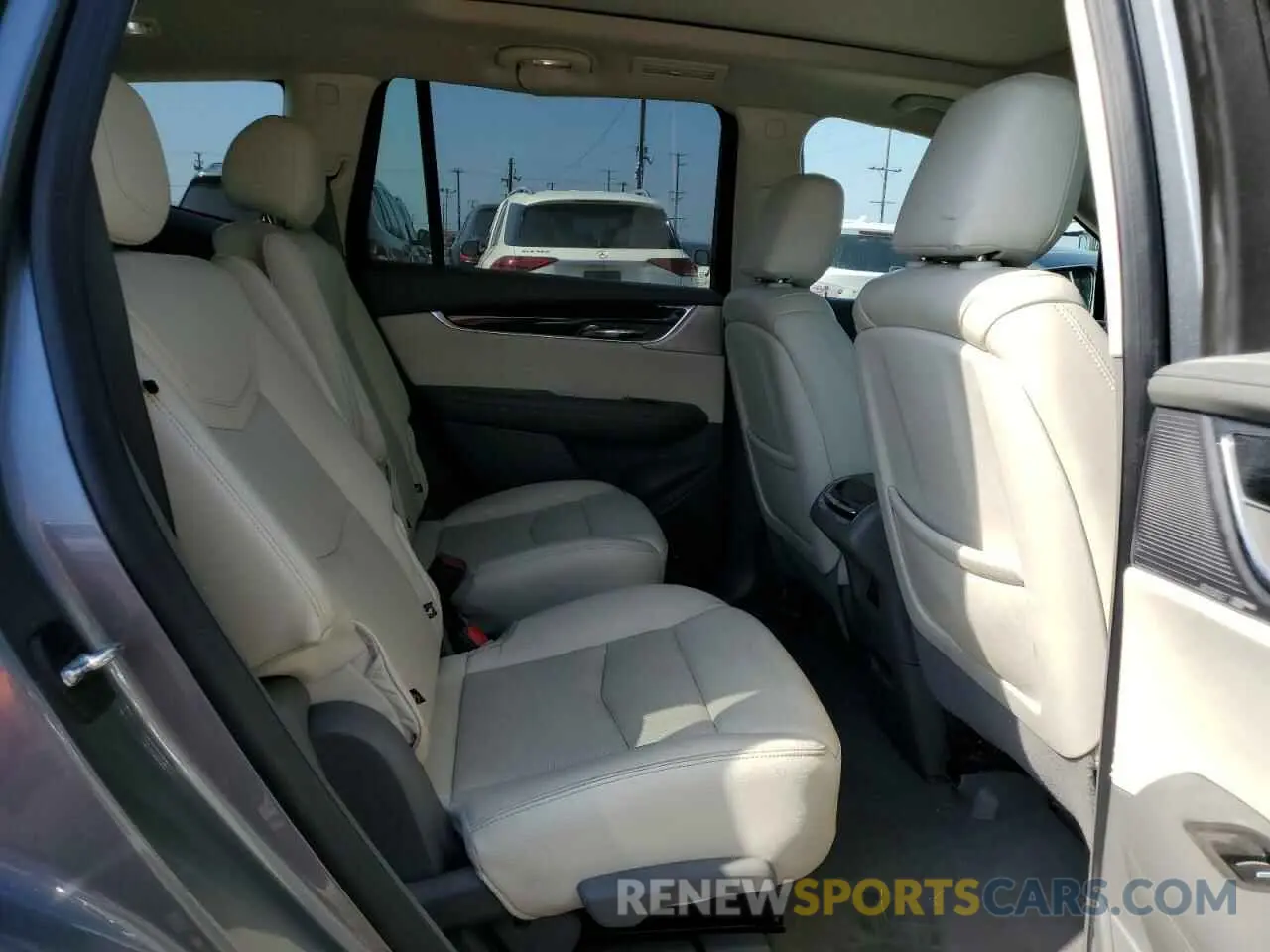 11 Photograph of a damaged car 1GYKPCRS5LZ201302 CADILLAC XT6 2020