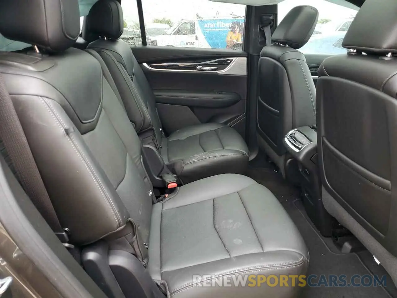 11 Photograph of a damaged car 1GYKPCRS5LZ225809 CADILLAC XT6 2020