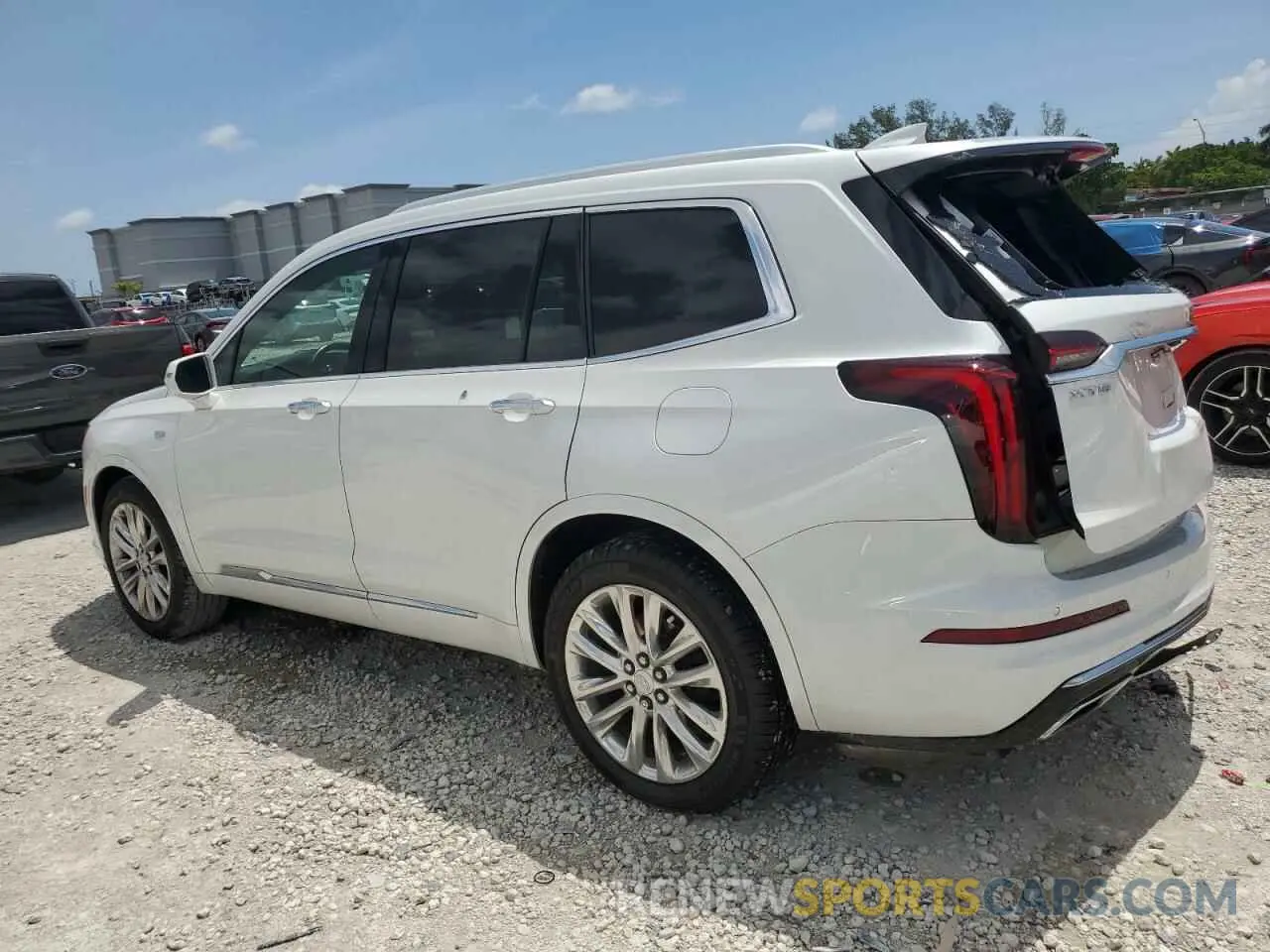 2 Photograph of a damaged car 1GYKPCRS7LZ235645 CADILLAC XT6 2020
