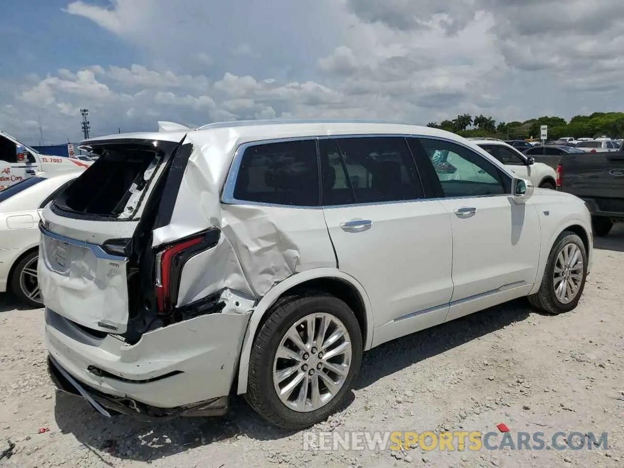 3 Photograph of a damaged car 1GYKPCRS7LZ235645 CADILLAC XT6 2020