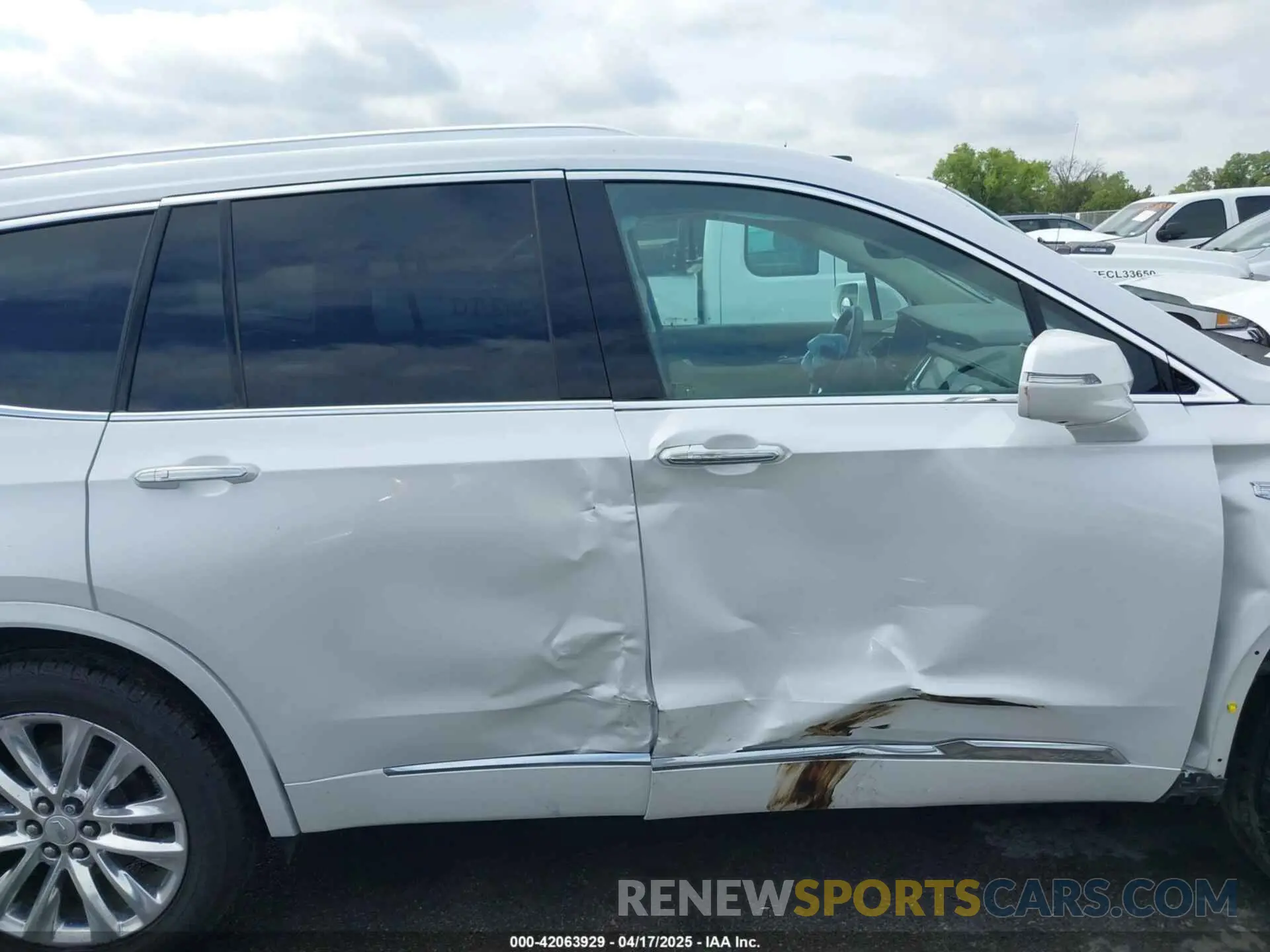 13 Photograph of a damaged car 1GYKPCRS9LZ115507 CADILLAC XT6 2020