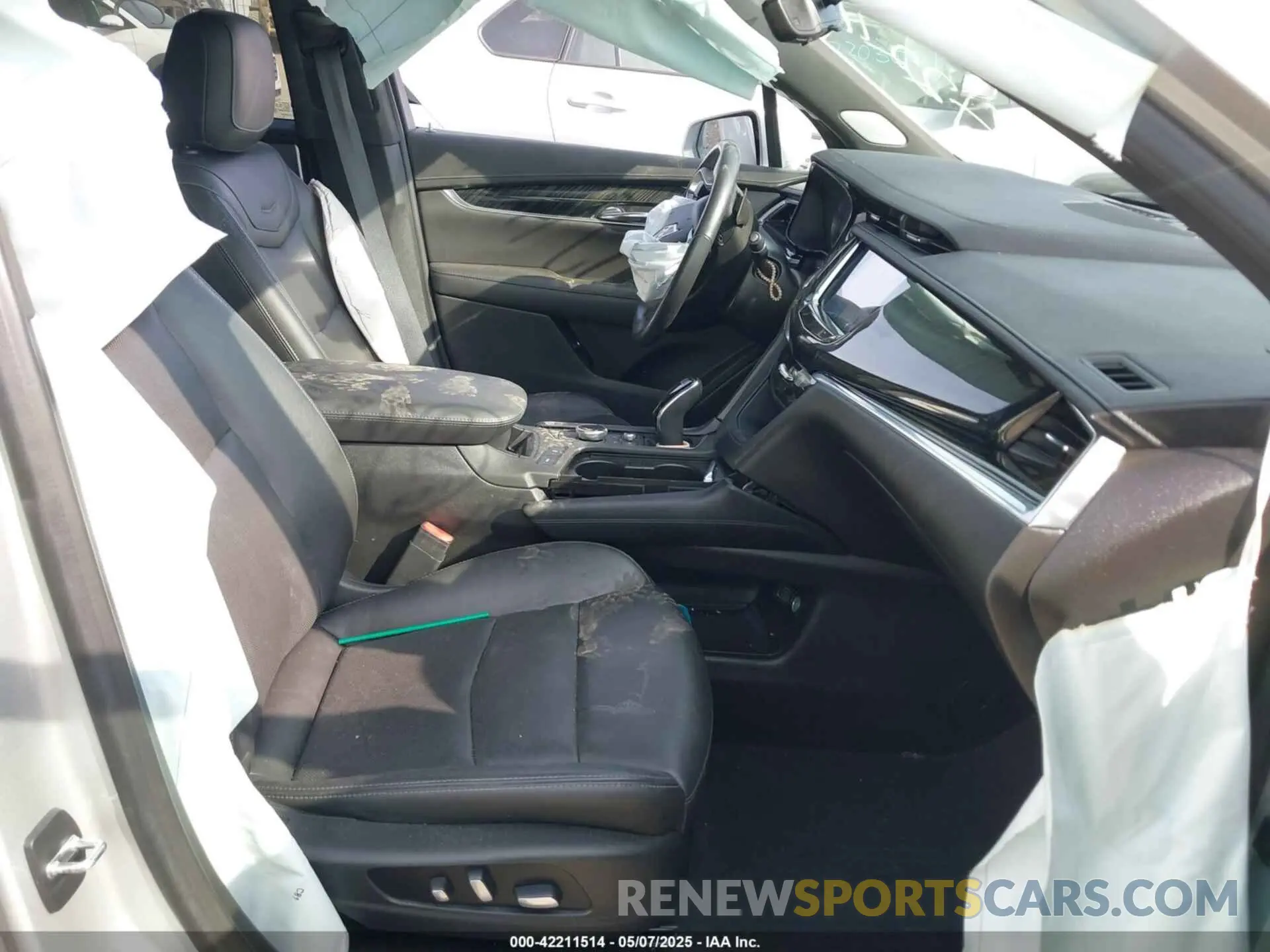 5 Photograph of a damaged car 1GYKPCRSXLZ136057 CADILLAC XT6 2020