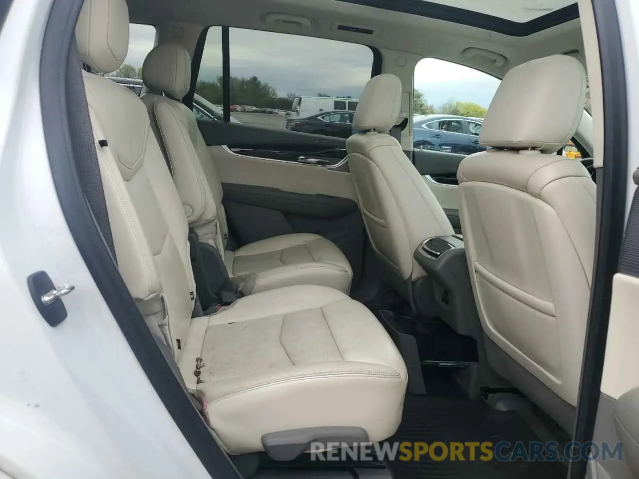 11 Photograph of a damaged car 1GYKPDRS0LZ135926 CADILLAC XT6 2020