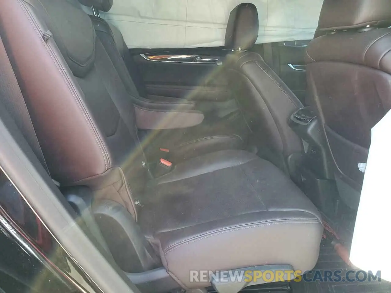 11 Photograph of a damaged car 1GYKPDRS2LZ138648 CADILLAC XT6 2020