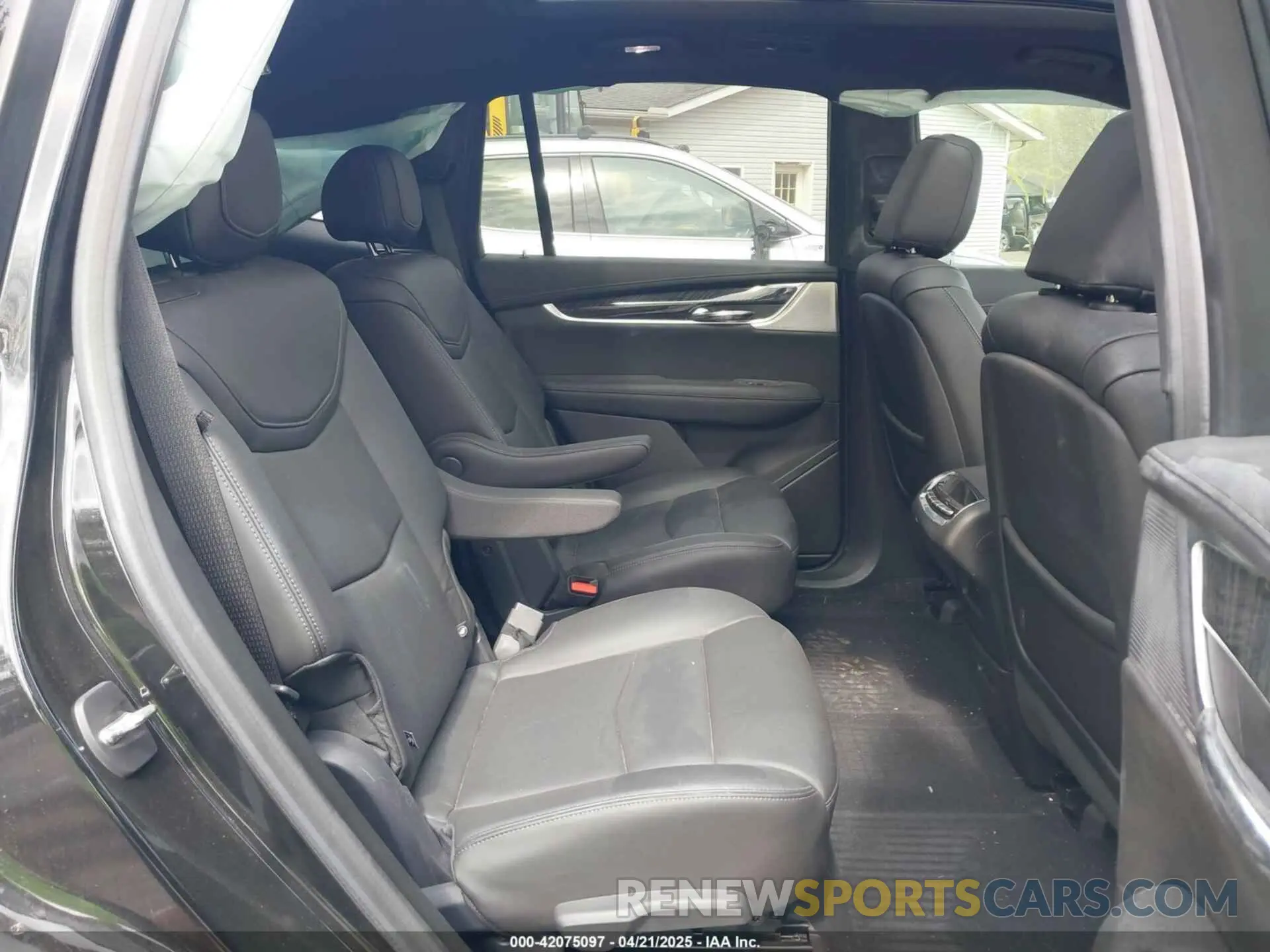 8 Photograph of a damaged car 1GYKPDRS6LZ223623 CADILLAC XT6 2020