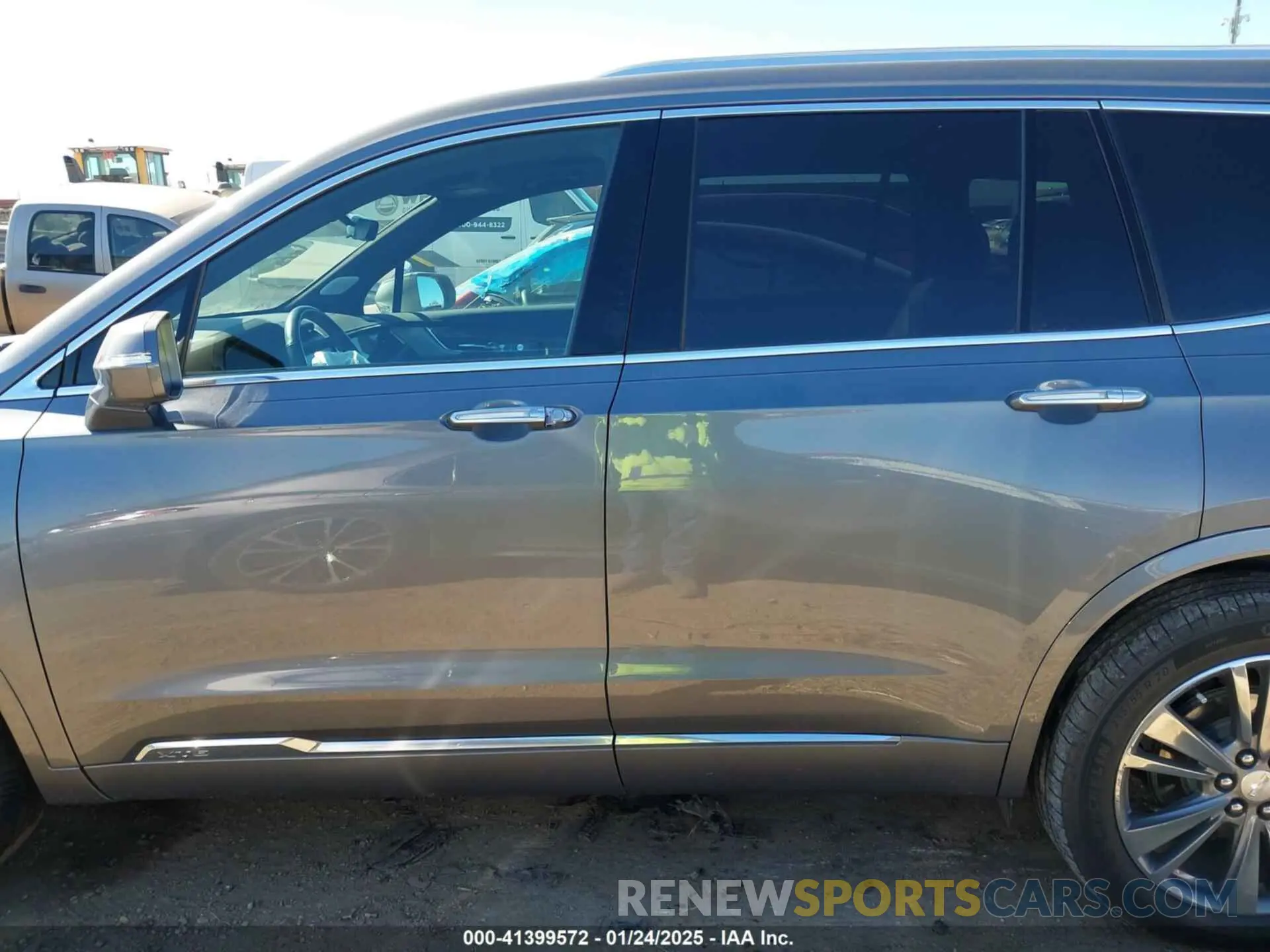 14 Photograph of a damaged car 1GYKPFRS2LZ232010 CADILLAC XT6 2020
