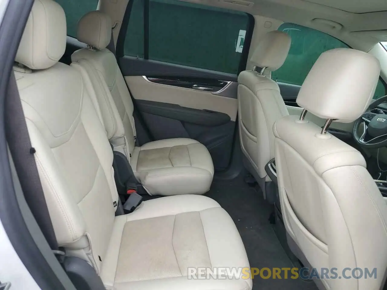 11 Photograph of a damaged car 1GYKPCRS8MZ185422 CADILLAC XT6 2021