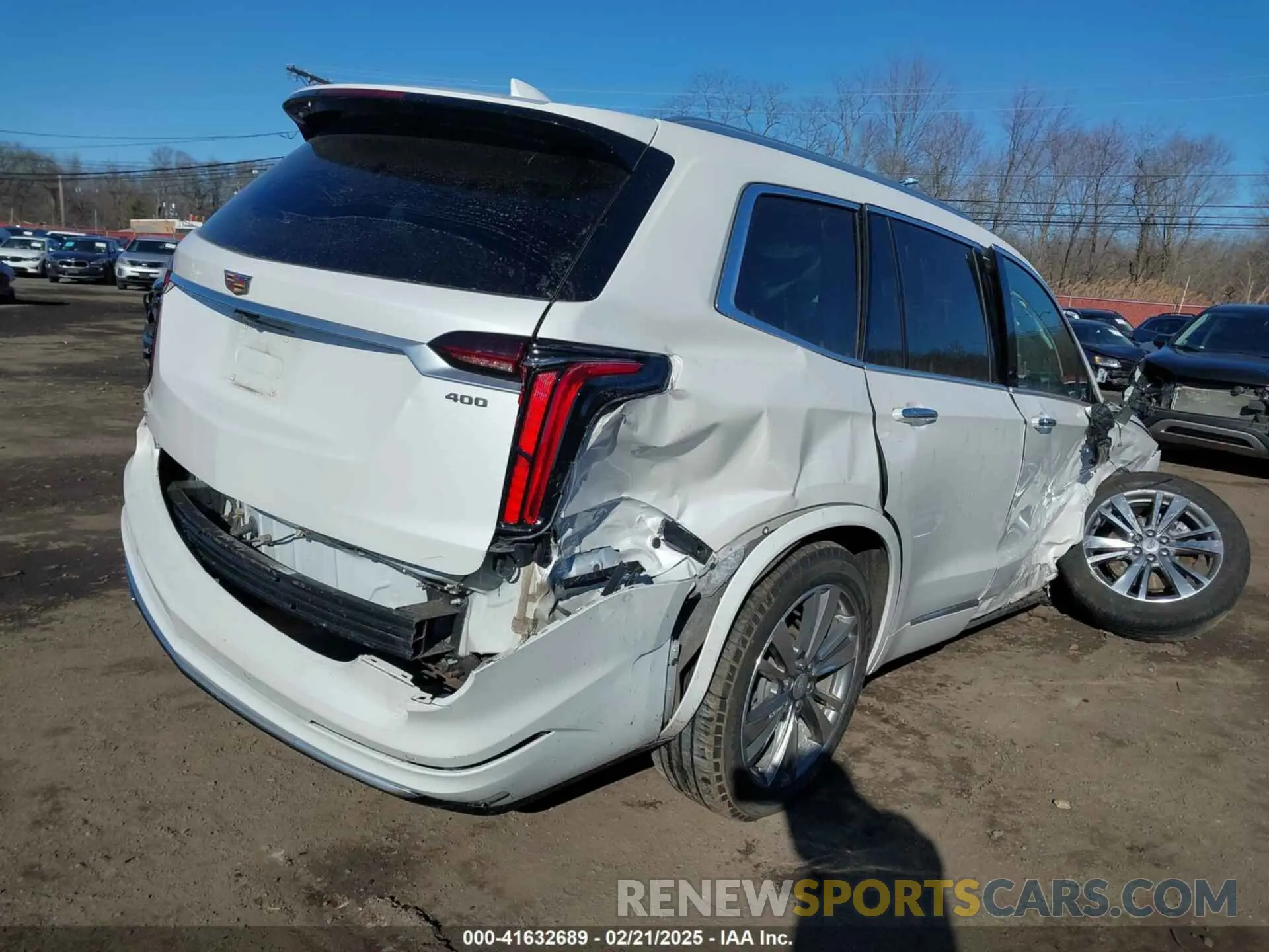 17 Photograph of a damaged car 1GYKPDRS9MZ236075 CADILLAC XT6 2021