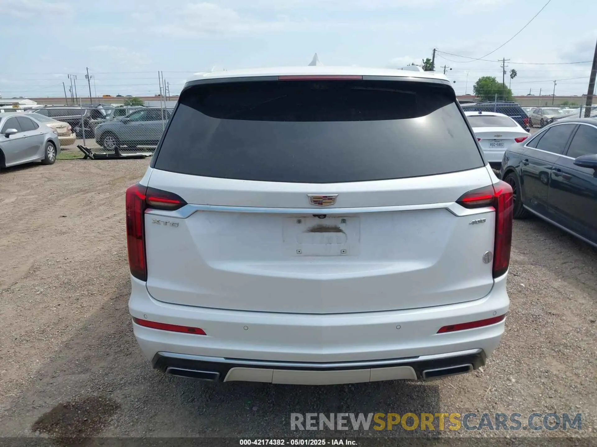 16 Photograph of a damaged car 1GYKPCRS2NZ161800 CADILLAC XT6 2022
