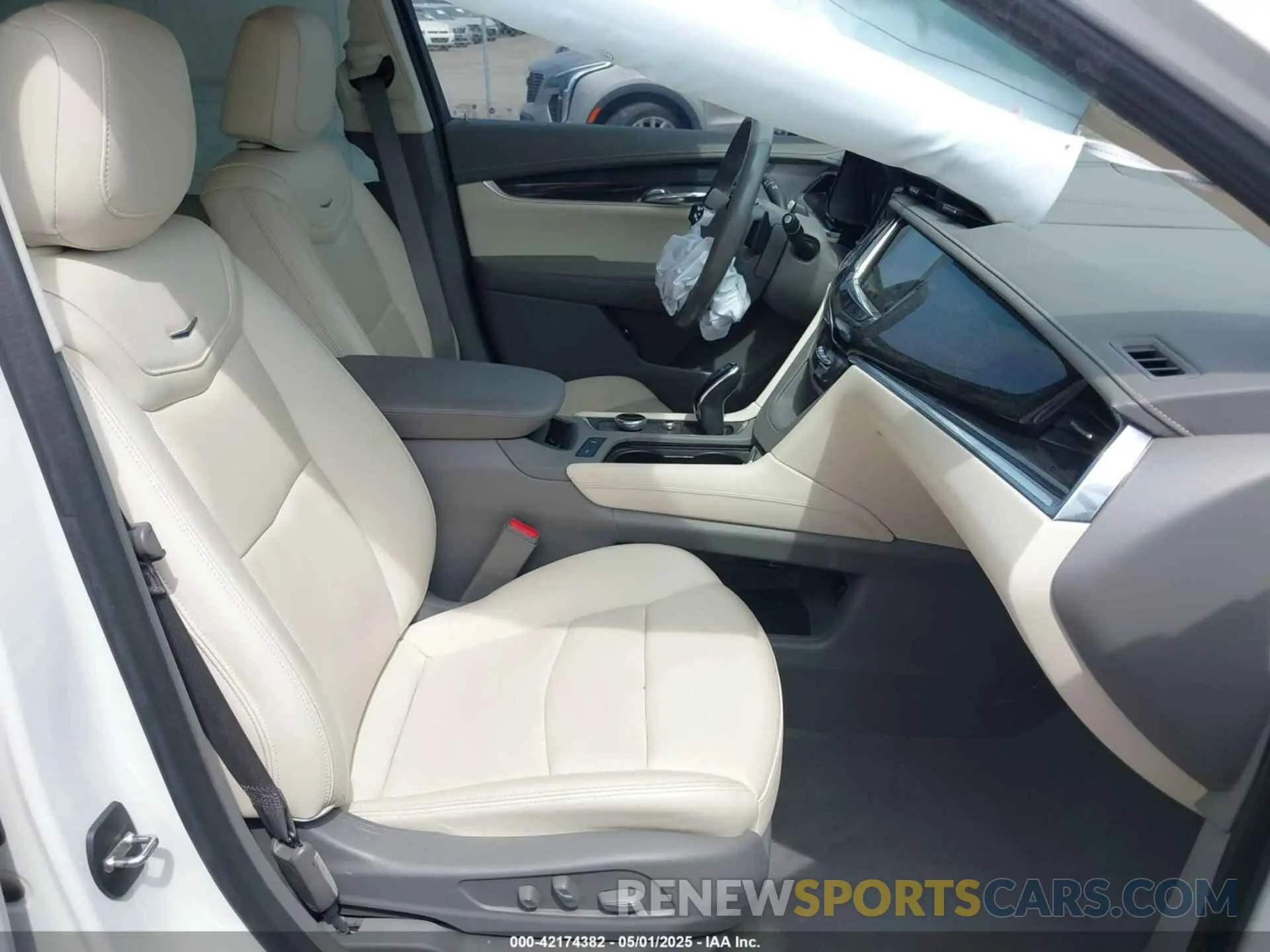 5 Photograph of a damaged car 1GYKPCRS2NZ161800 CADILLAC XT6 2022
